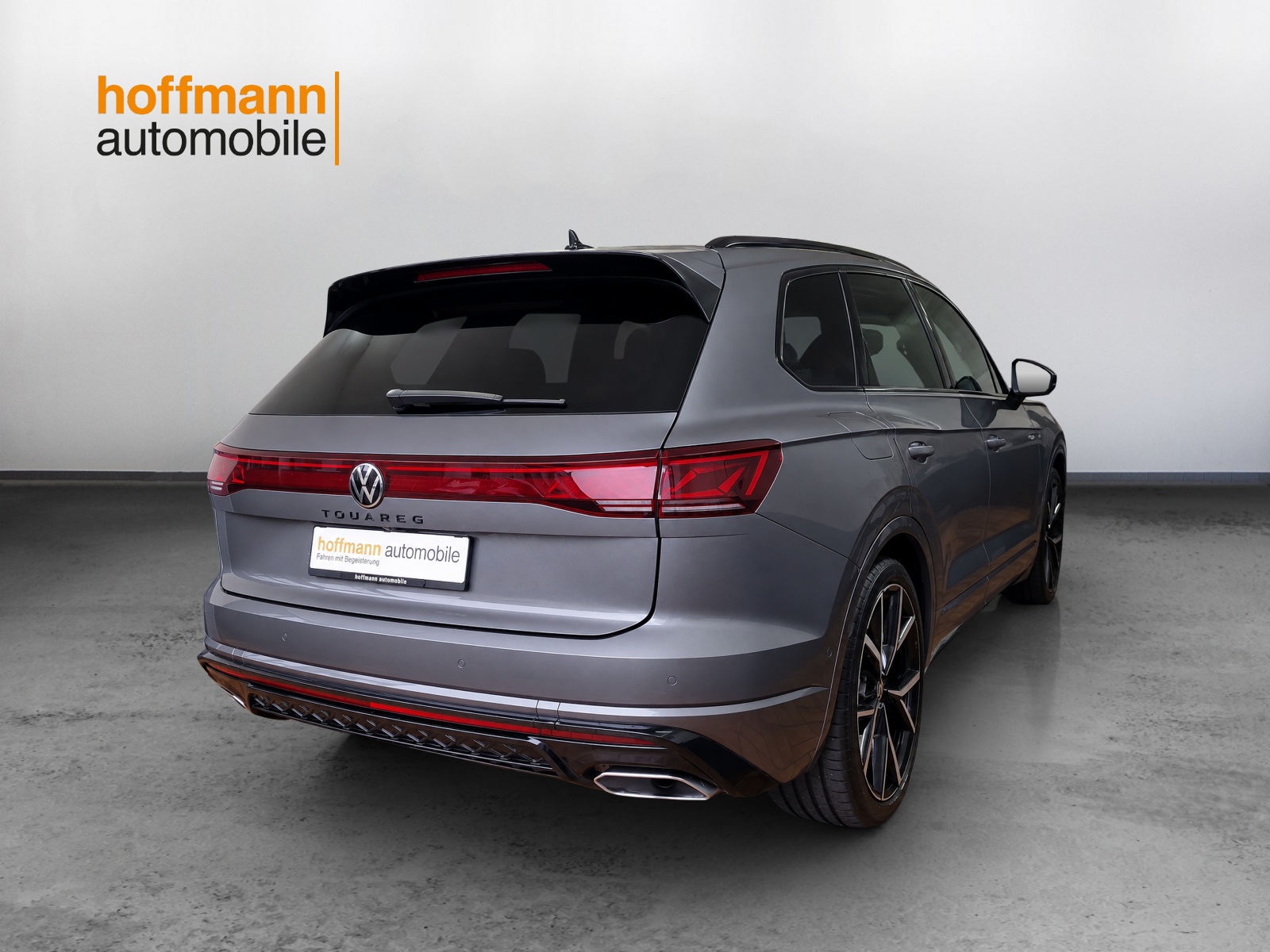 VW Touareg 3.0 TDI R-Line Tiptronic-image-3