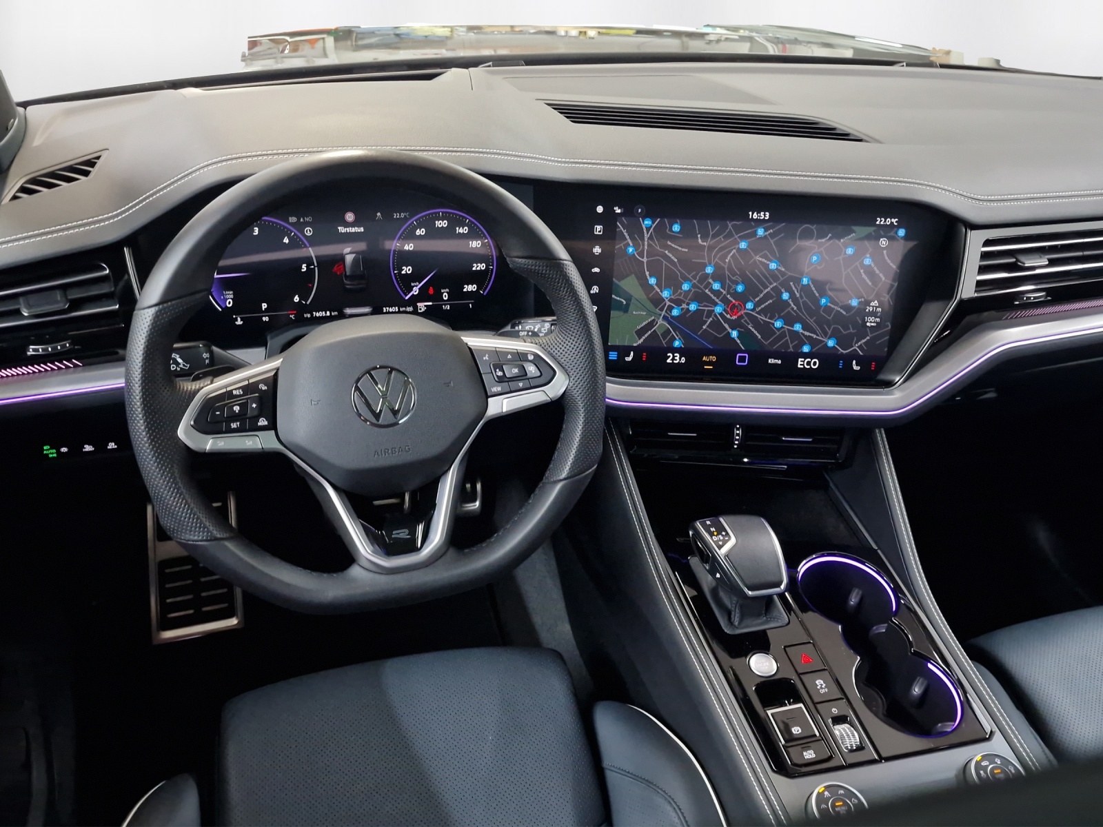 VW Touareg 3.0 TDI R-Line Tiptronic-image-6