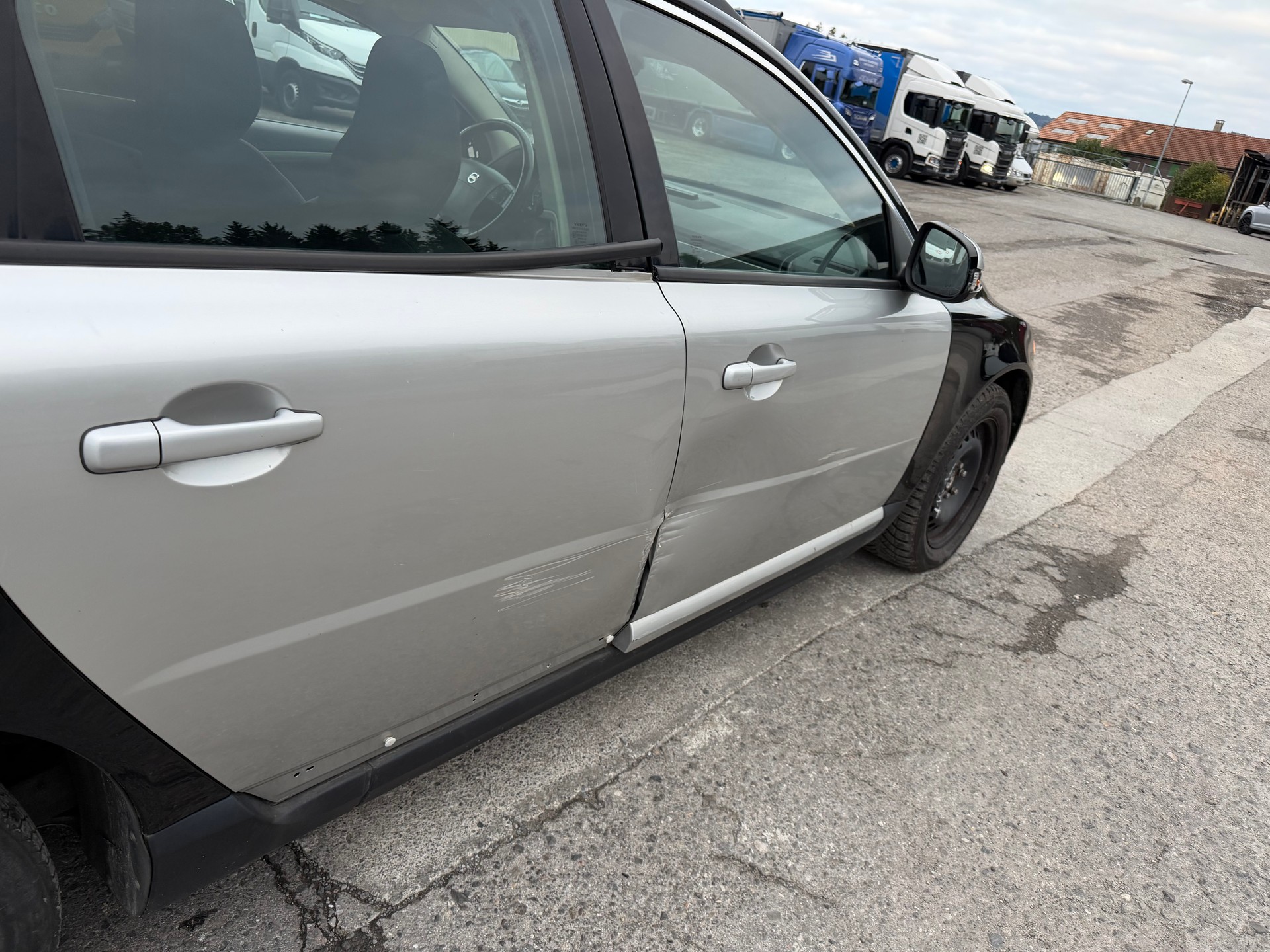 VOLVO V70 2.5T Momentum Geartronic-image-12