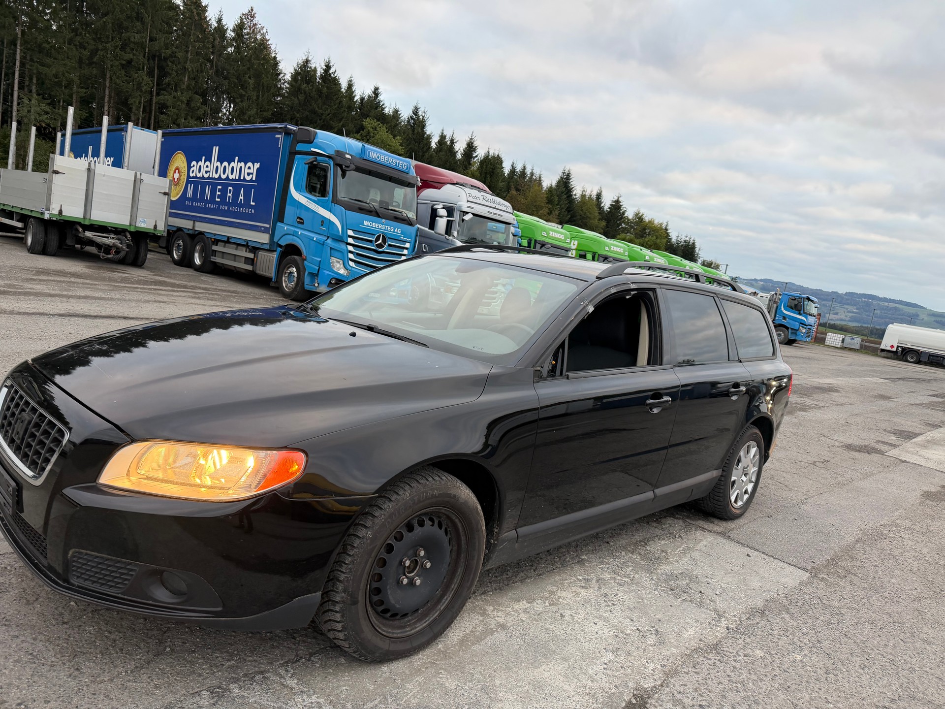 VOLVO V70 2.5T Momentum Geartronic-image-1