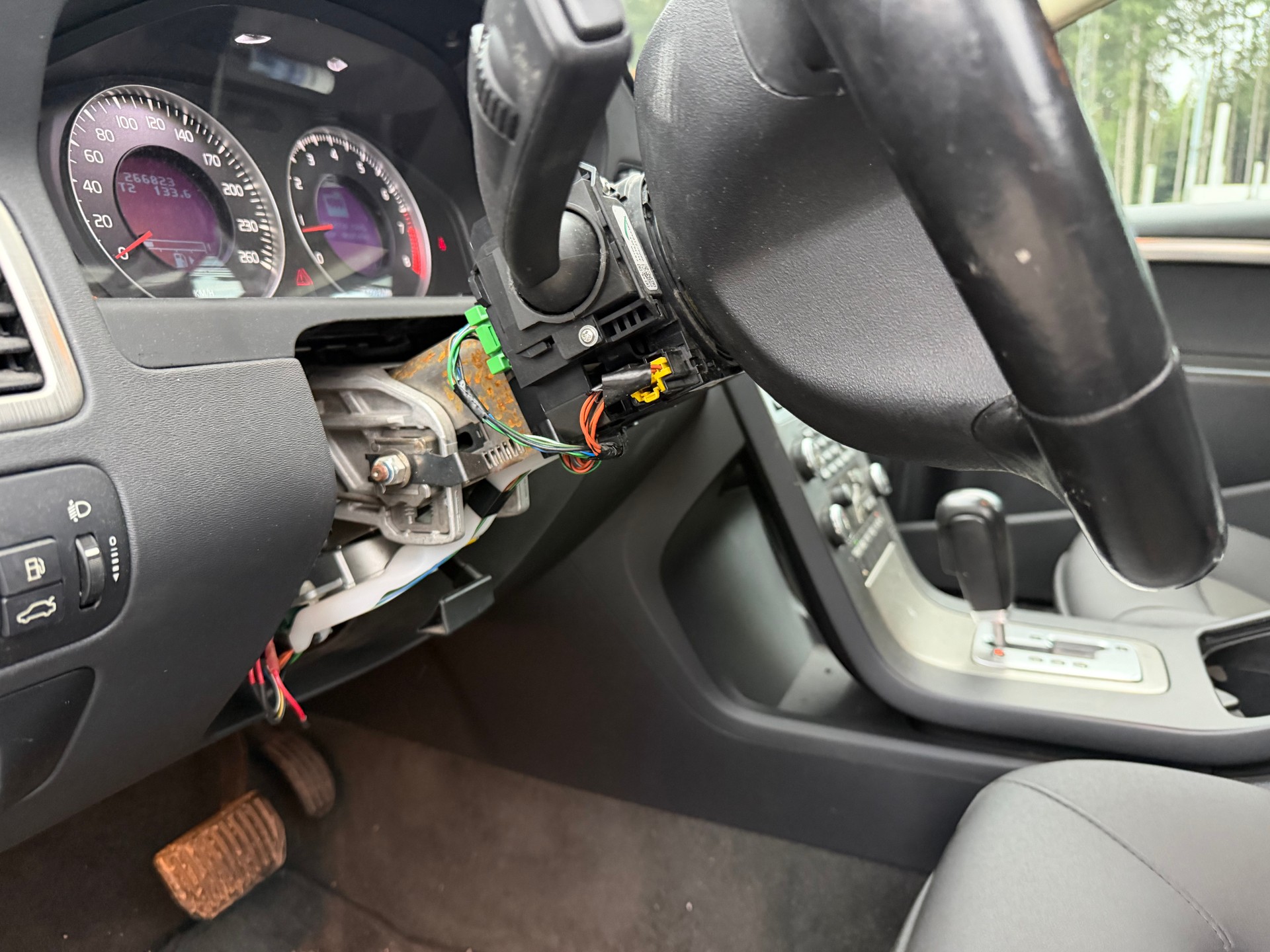 VOLVO V70 2.5T Momentum Geartronic-image-6