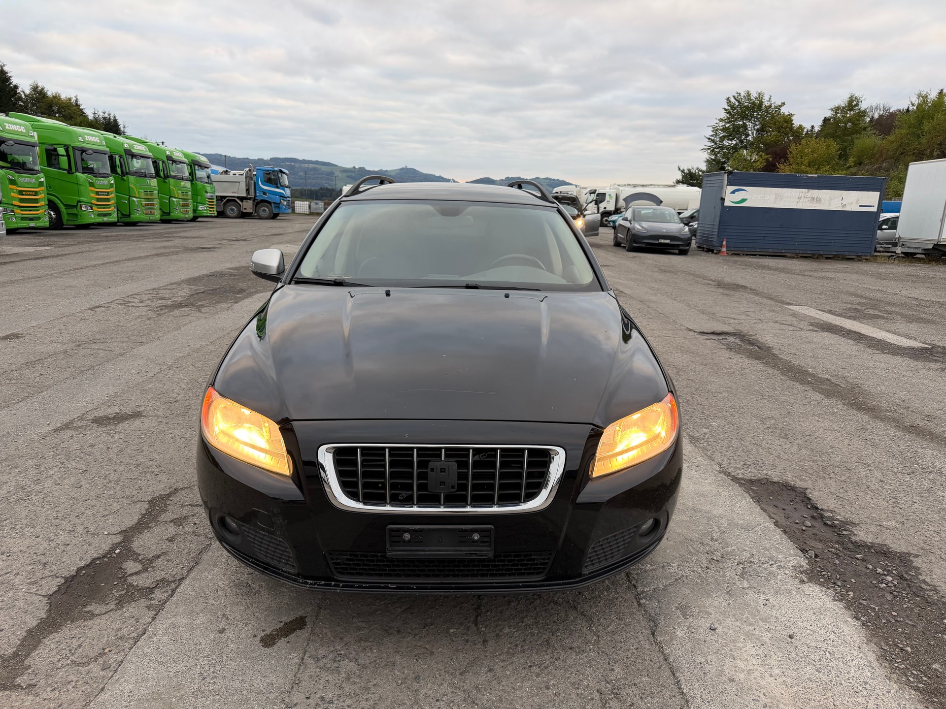 VOLVO V70 2.5T Momentum Geartronic-image-0