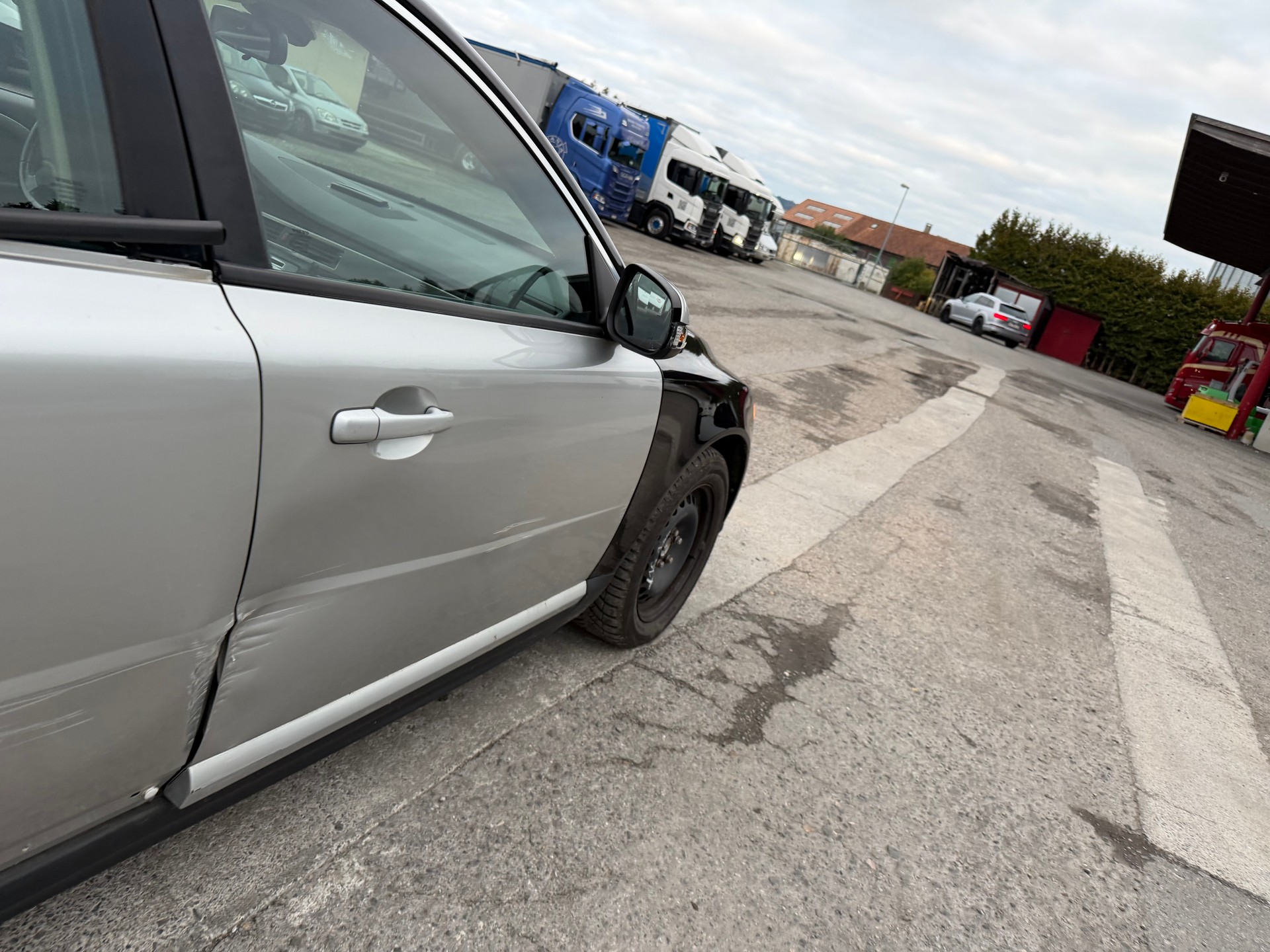VOLVO V70 2.5T Momentum Geartronic-image-11
