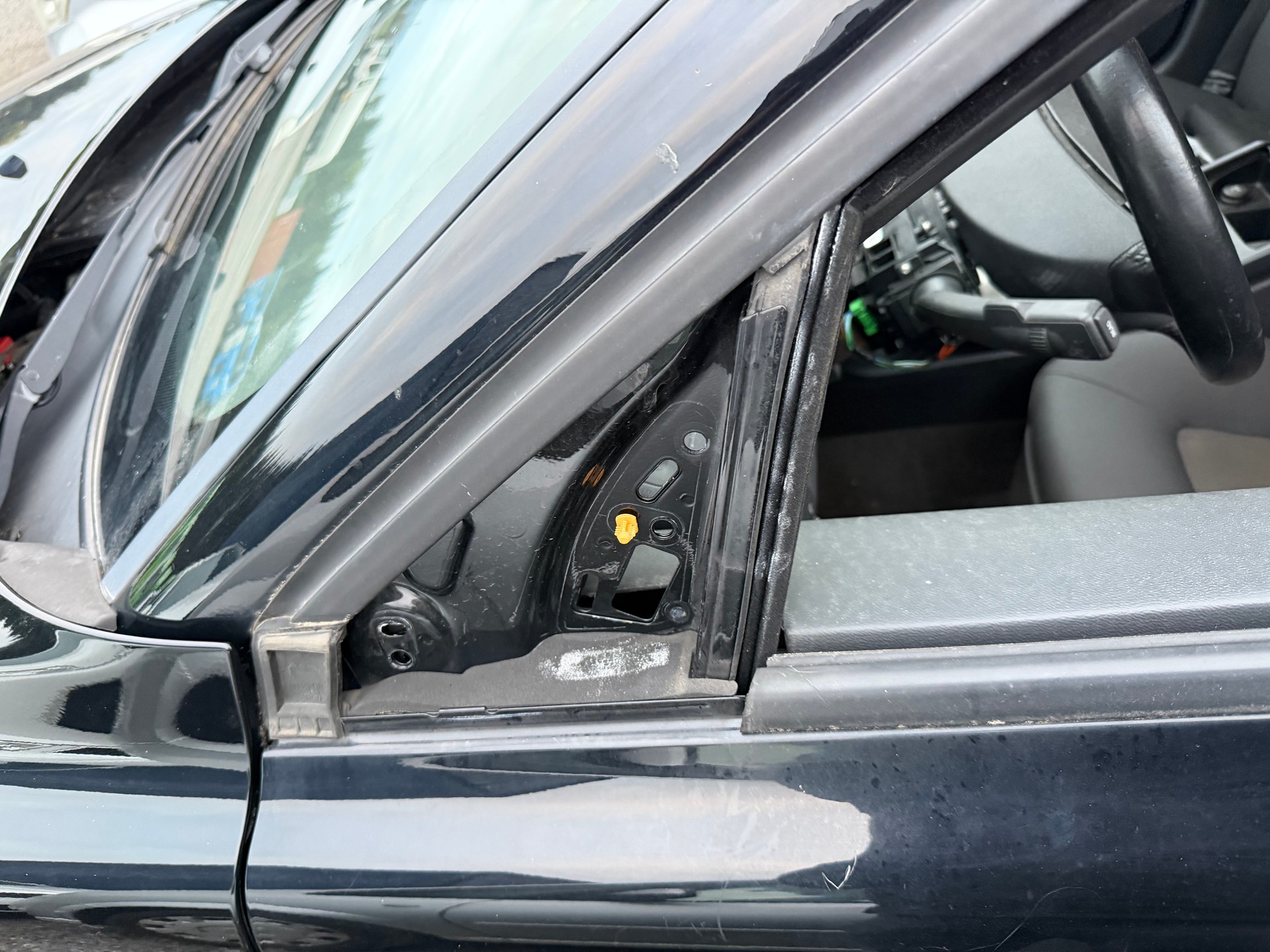 VOLVO V70 2.5T Momentum Geartronic-image-13