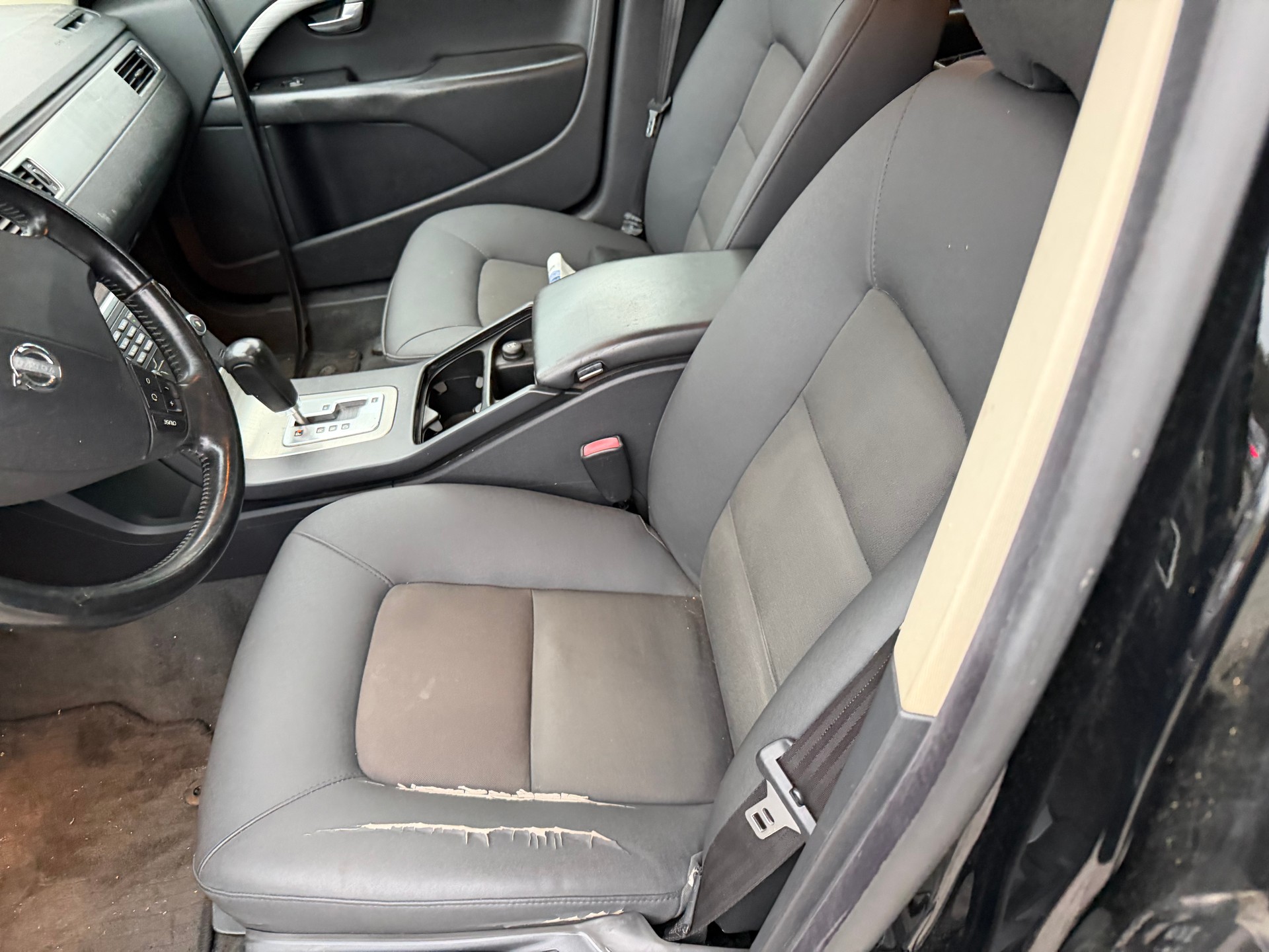 VOLVO V70 2.5T Momentum Geartronic-image-5