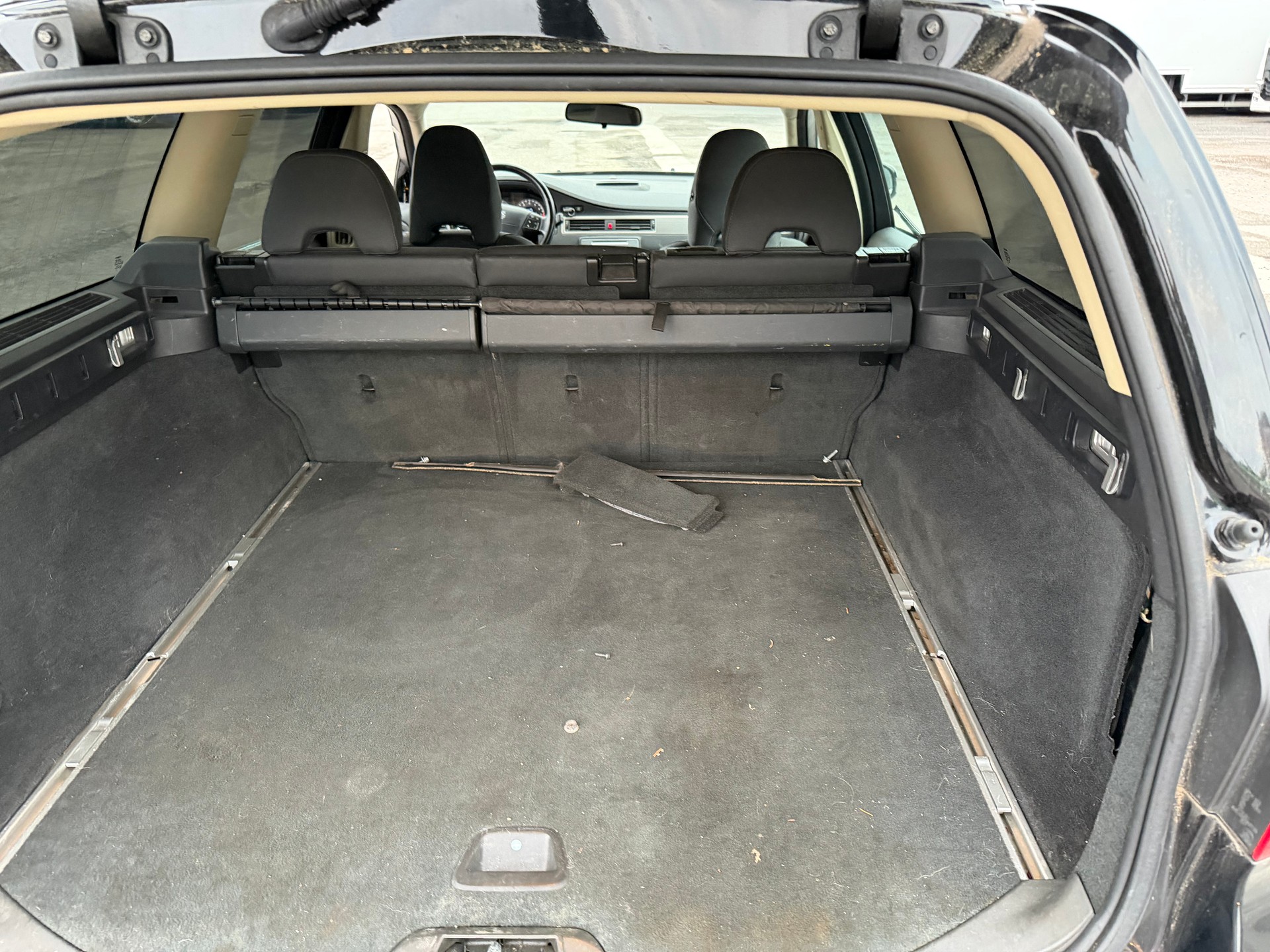 VOLVO V70 2.5T Momentum Geartronic-image-8