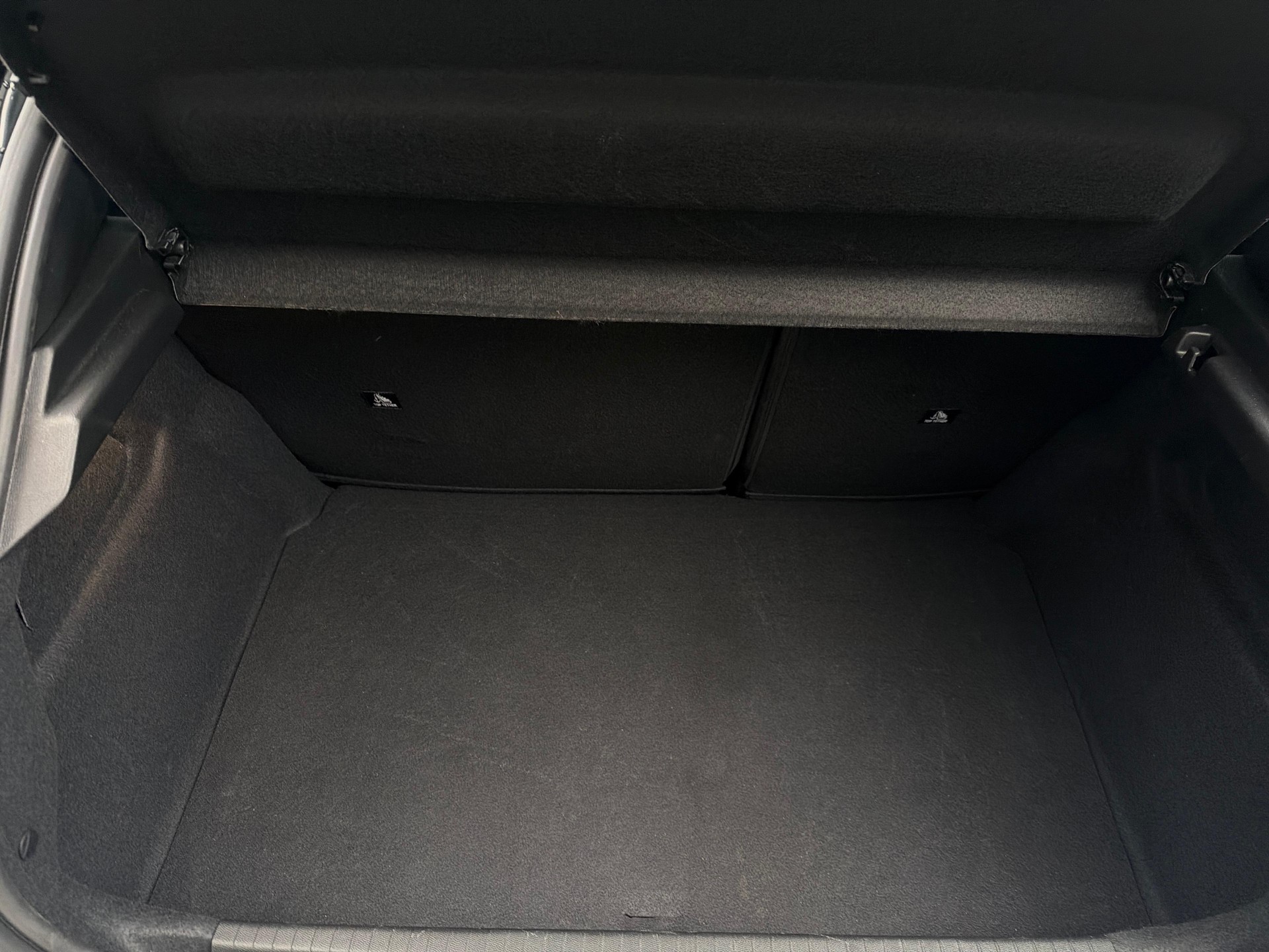 PEUGEOT 208 1.2 Hybrid 145 GT-image-11