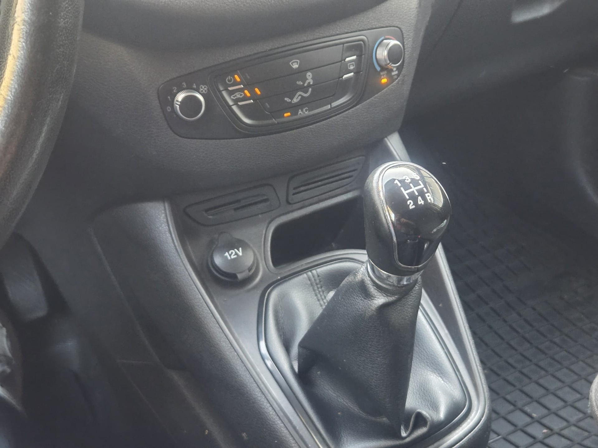 FORD Transit Courier Van 1.0 EcoBoost ** Clim ** Ab MFK ** Expertisé-image-8