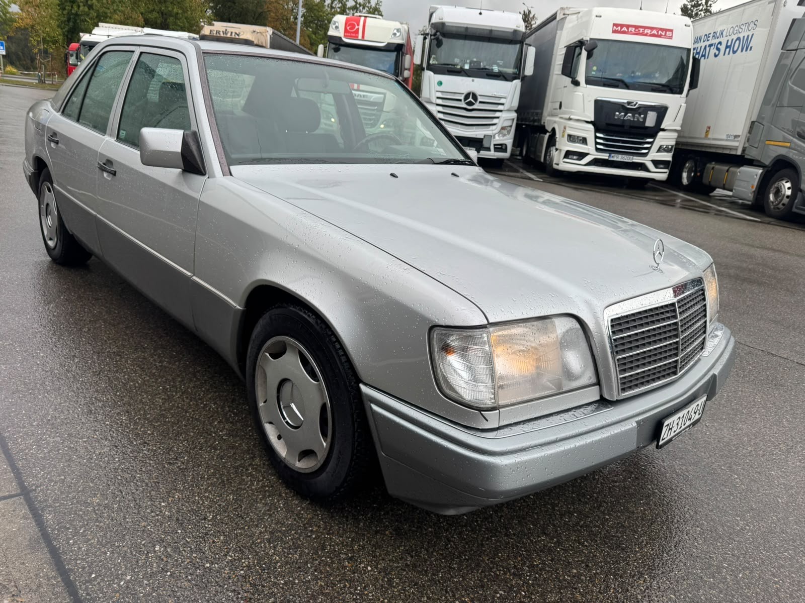 MERCEDES-BENZ E 220 Automat Limousine-image-1