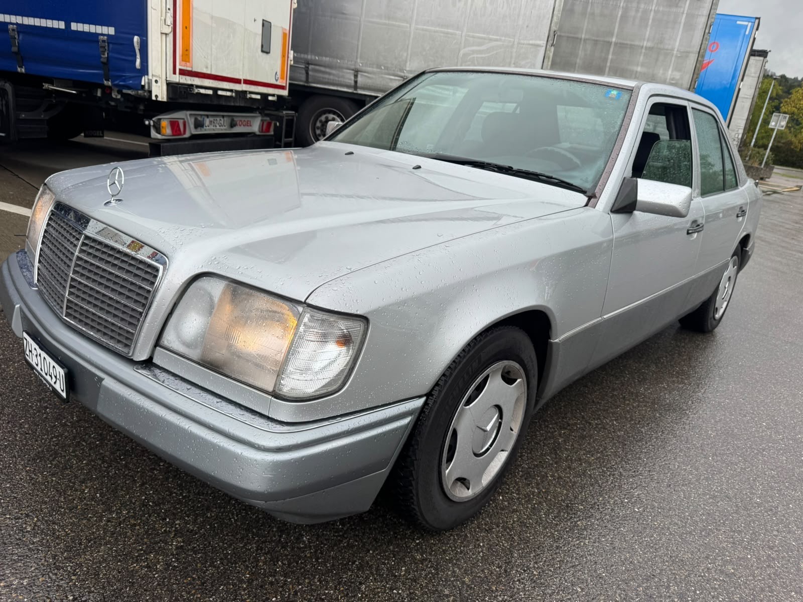MERCEDES-BENZ E 220 Automat Limousine-image-2