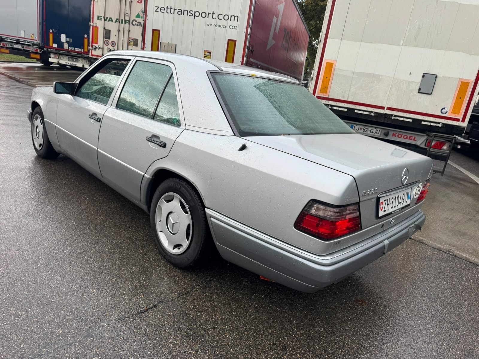 MERCEDES-BENZ E 220 Automat Limousine-image-3