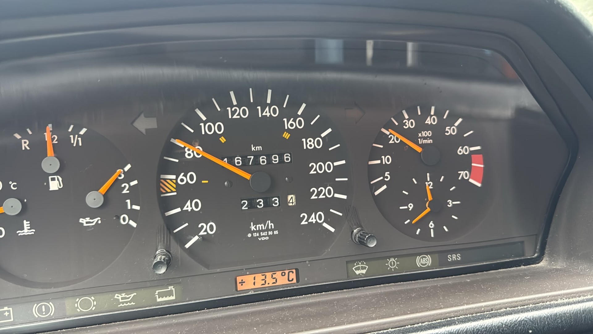 MERCEDES-BENZ E 220 Automat Limousine-image-4