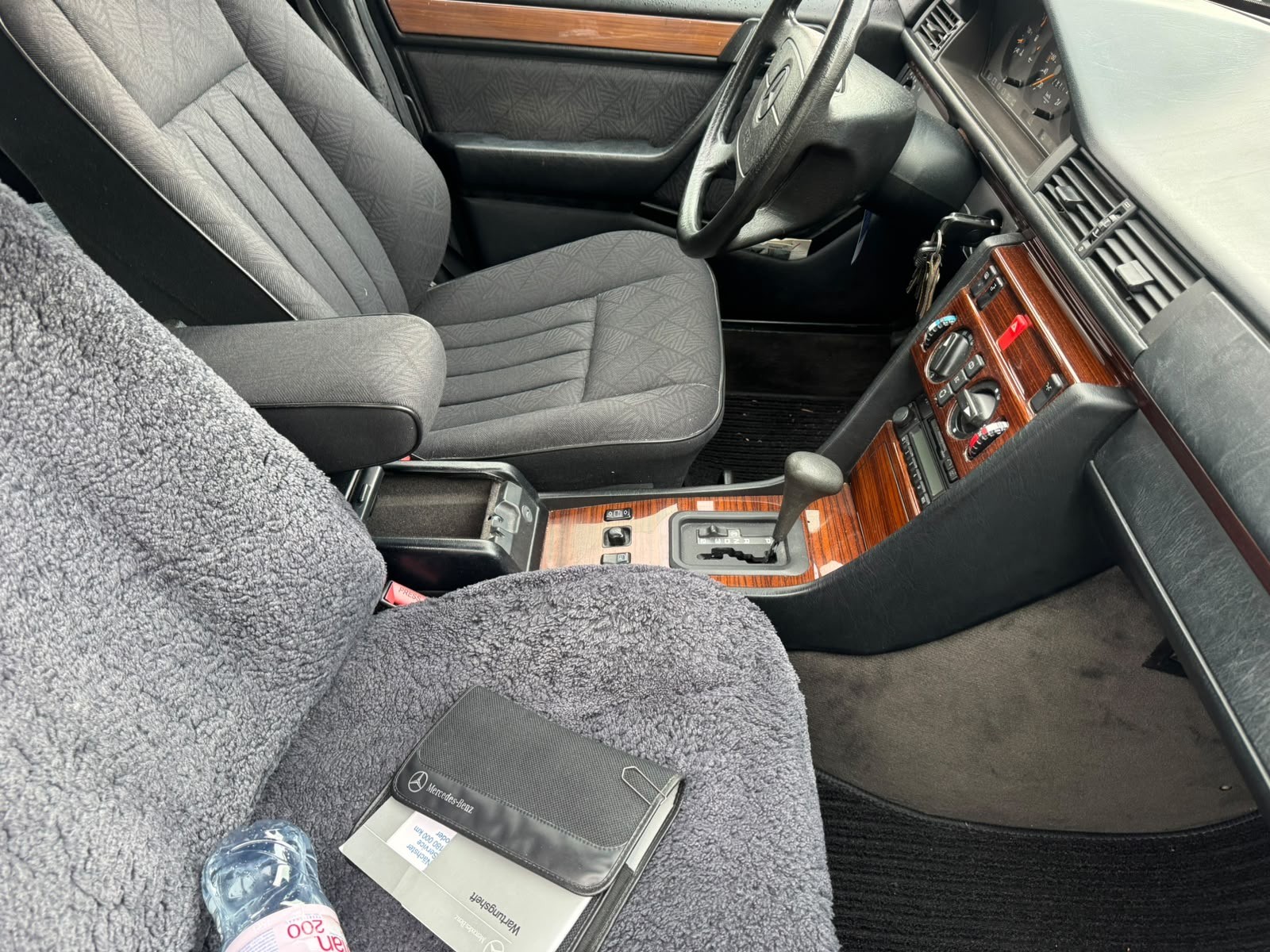 MERCEDES-BENZ E 220 Automat Limousine-image-5