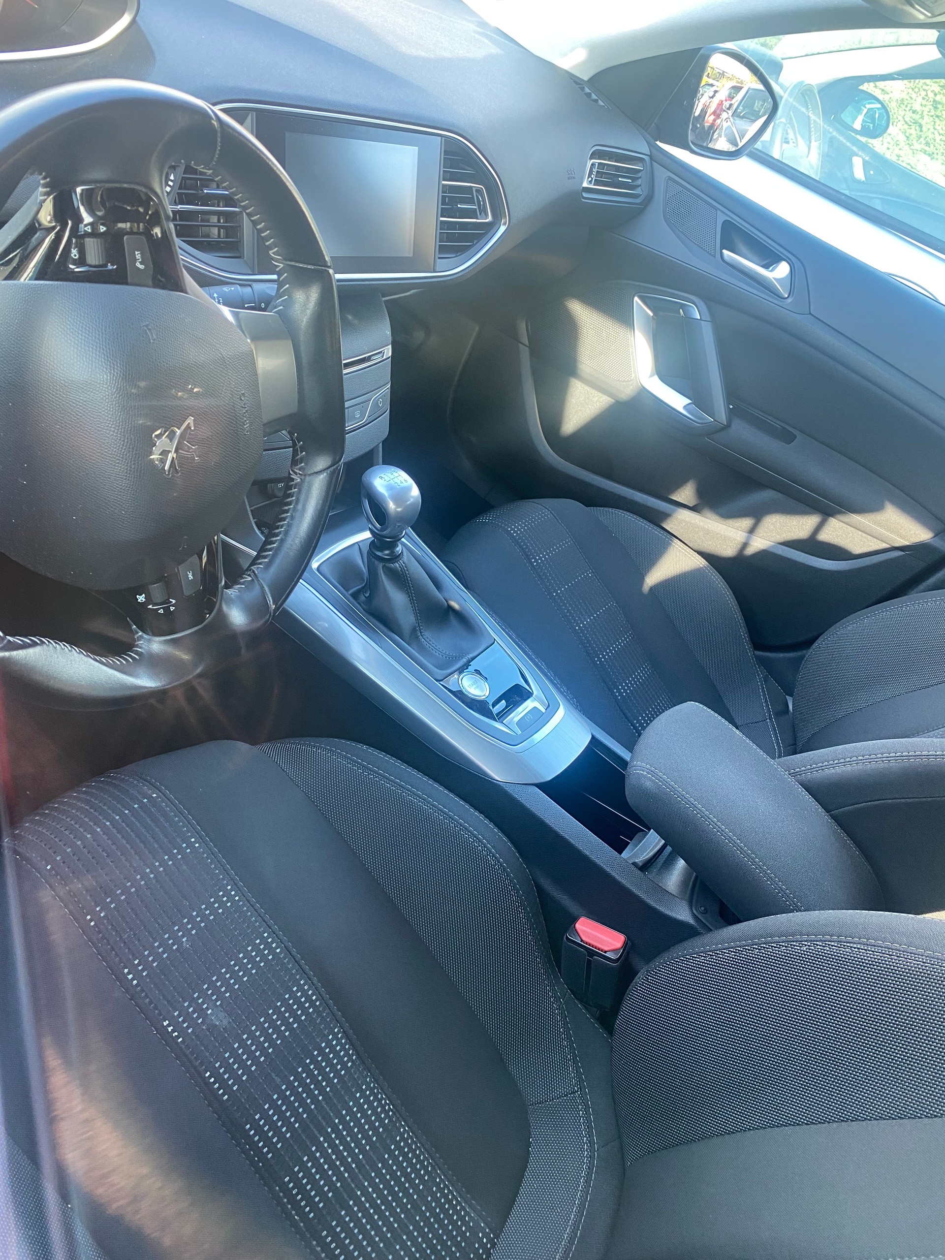 SUBARU Levorg 1.6DIT Advantage AWD Lineartronic-image-2