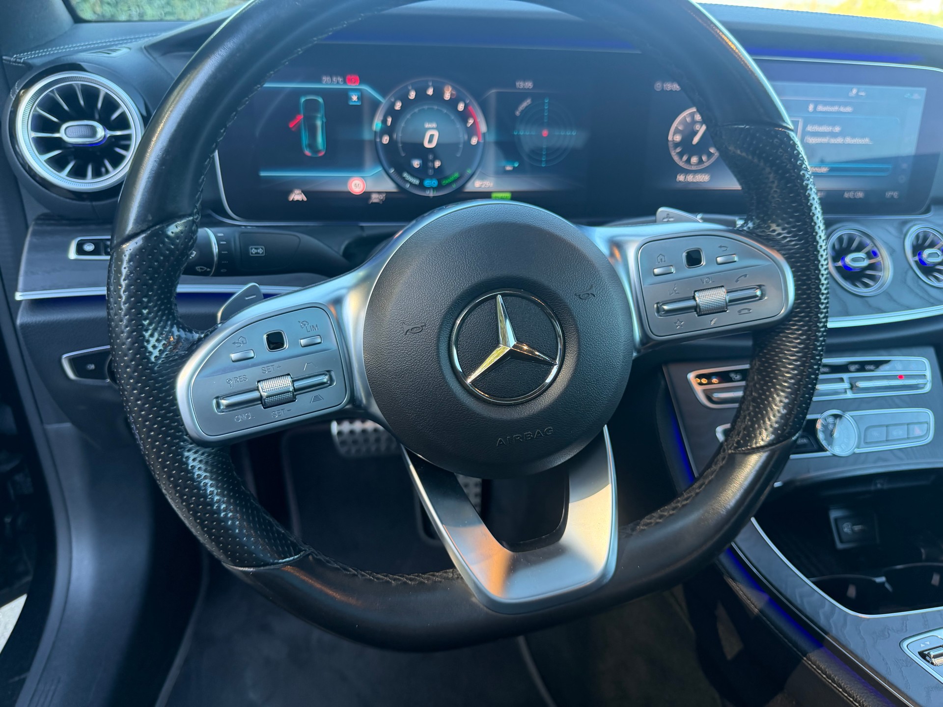 MERCEDES-BENZ E 200 Coupé AMG Line 4 Matic 9G-Tronic-image-13