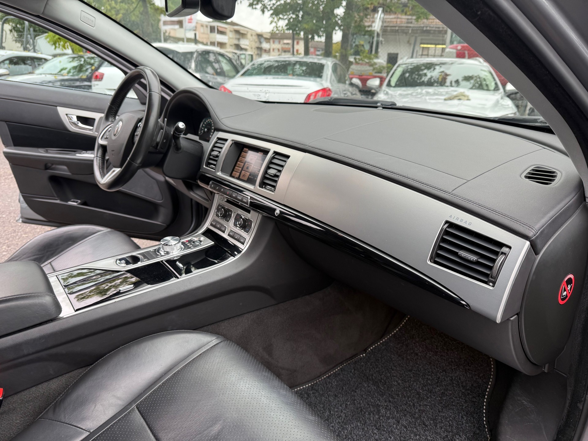 JAGUAR XF Sportbrake 2.2d-image-8