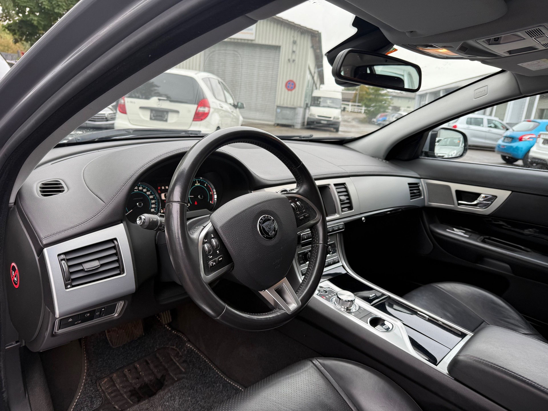 JAGUAR XF Sportbrake 2.2d-image-6