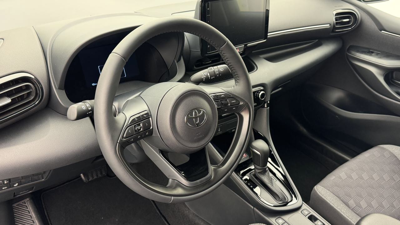 TOYOTA Yaris 1.5 Sport e-CVT-image-6