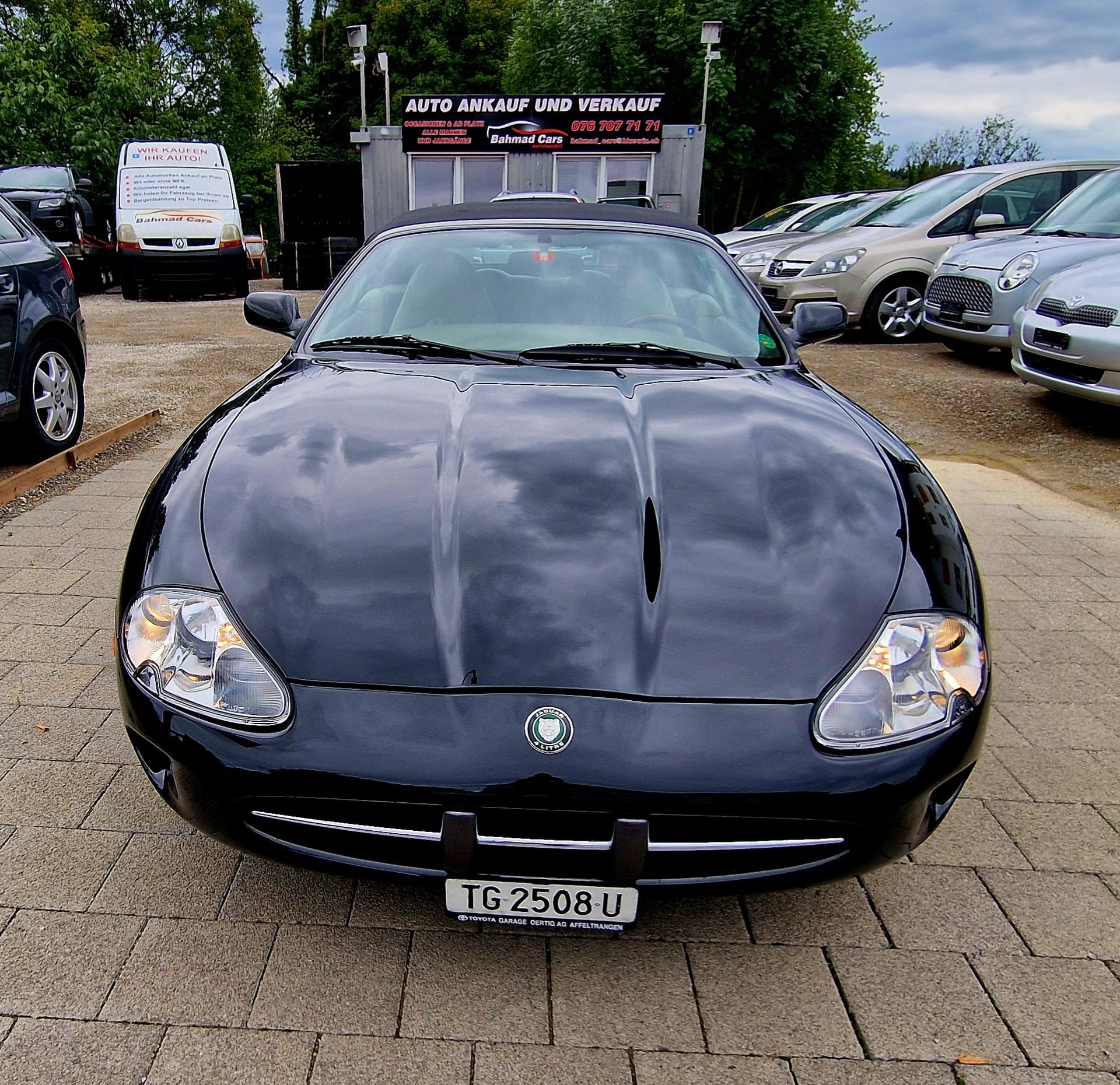 JAGUAR XK8 Convertible-image-7