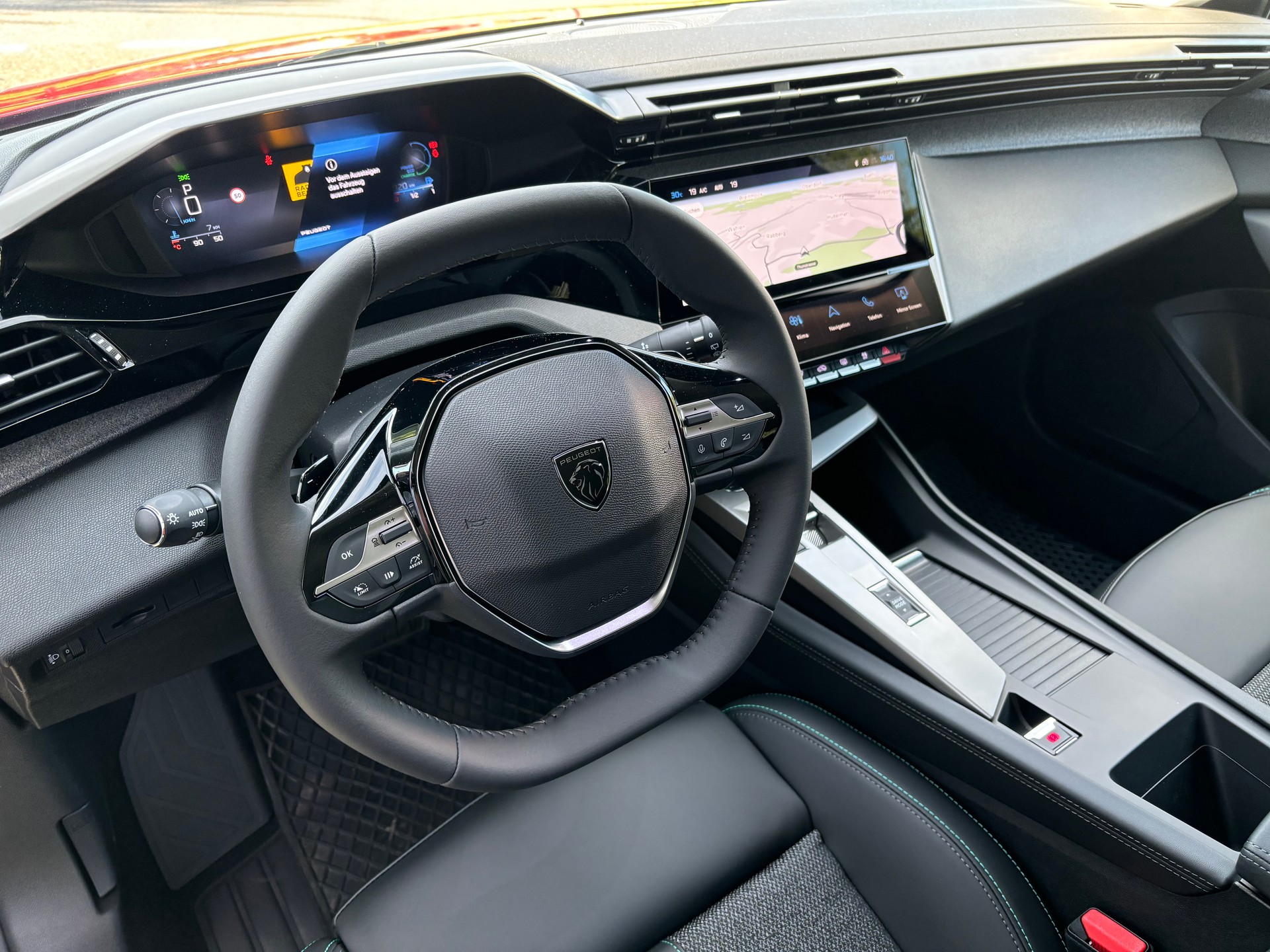 PEUGEOT 308 1.2 Allure 136 Hybrid-image-11