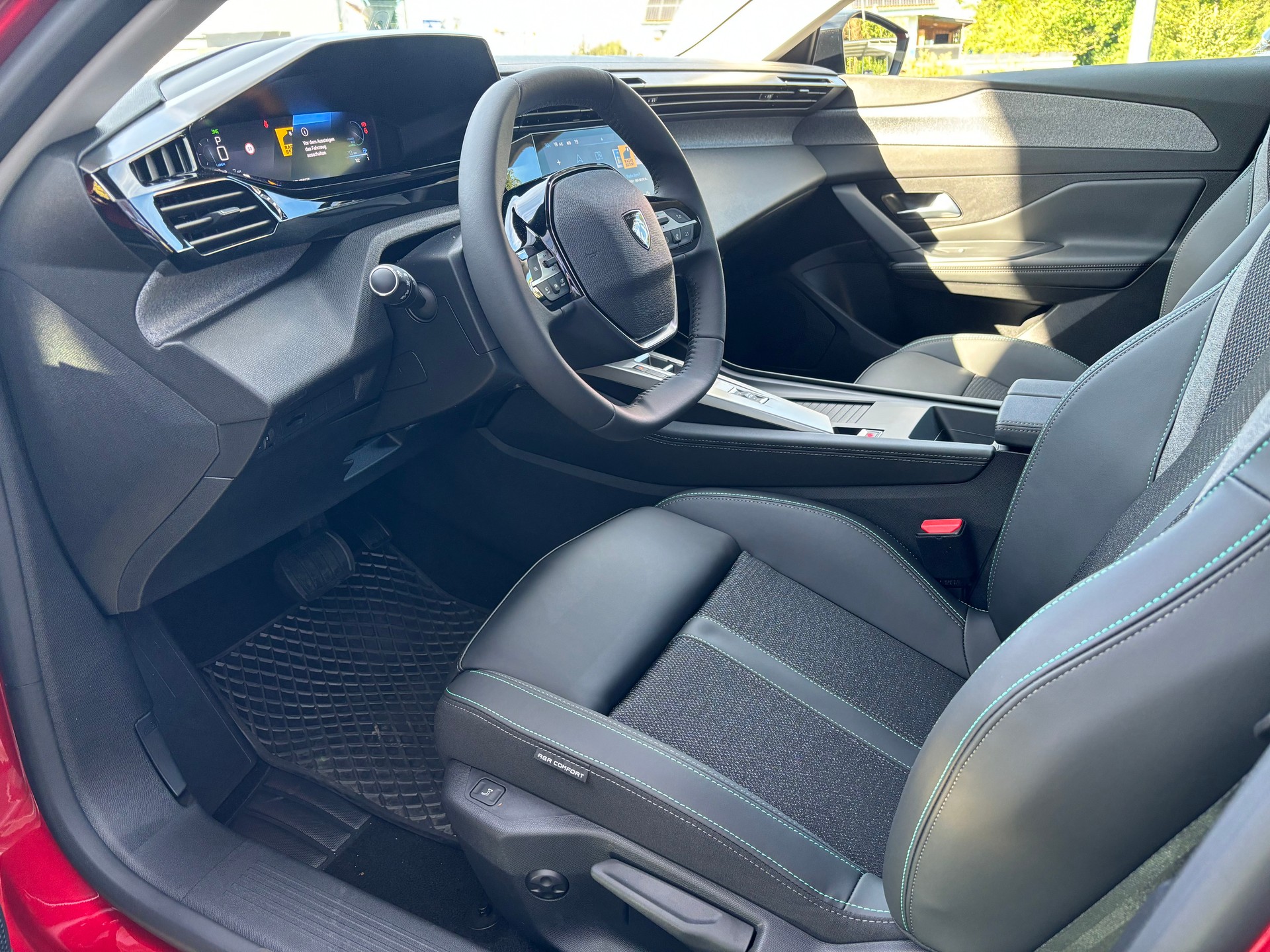 PEUGEOT 308 1.2 Allure 136 Hybrid-image-10