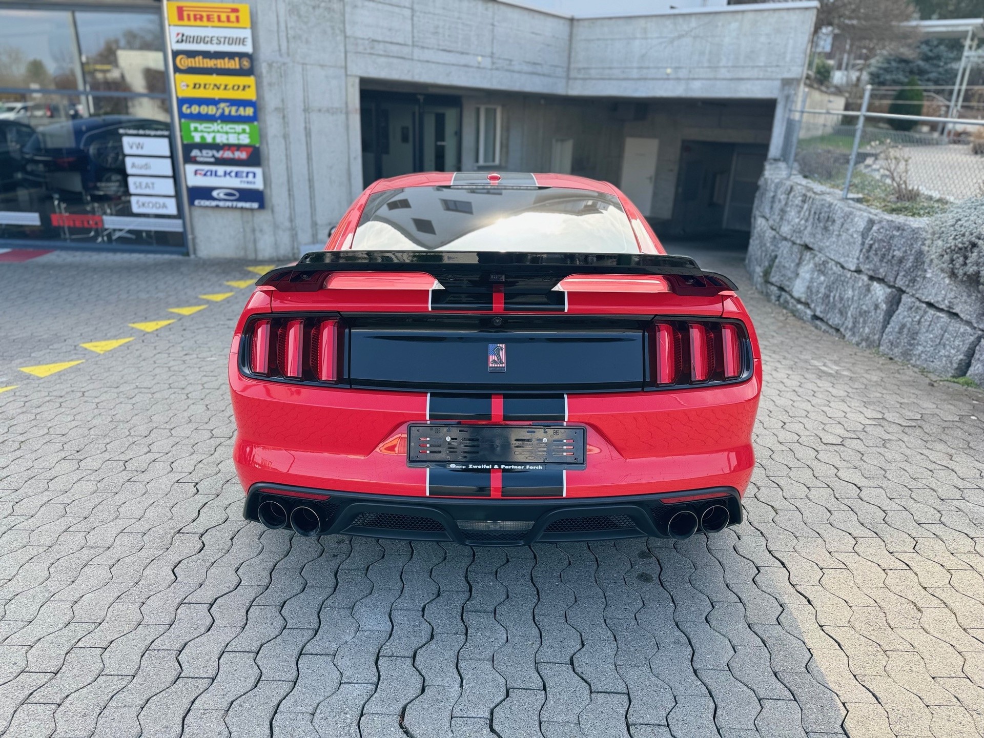 FORD GT 350 Shelby-showroom-element-3
