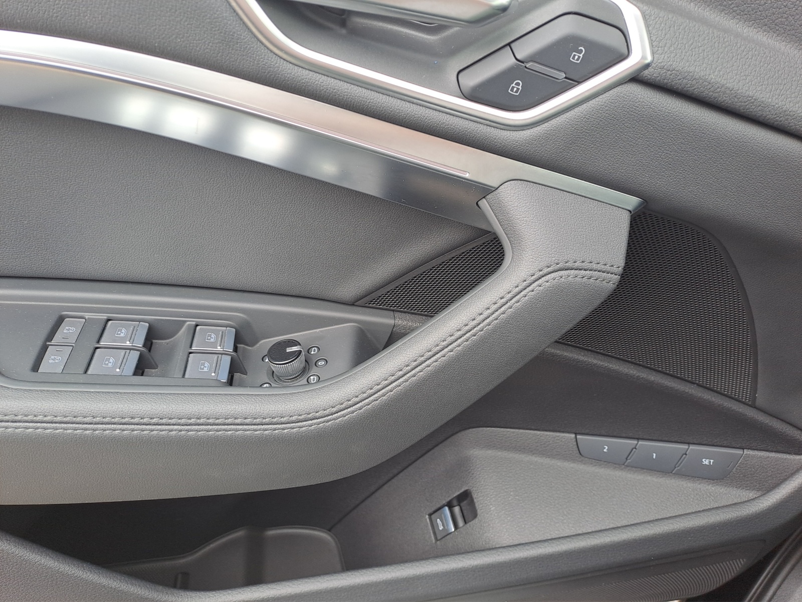 AUDI e-tron 55 Sportback quattro-image-10
