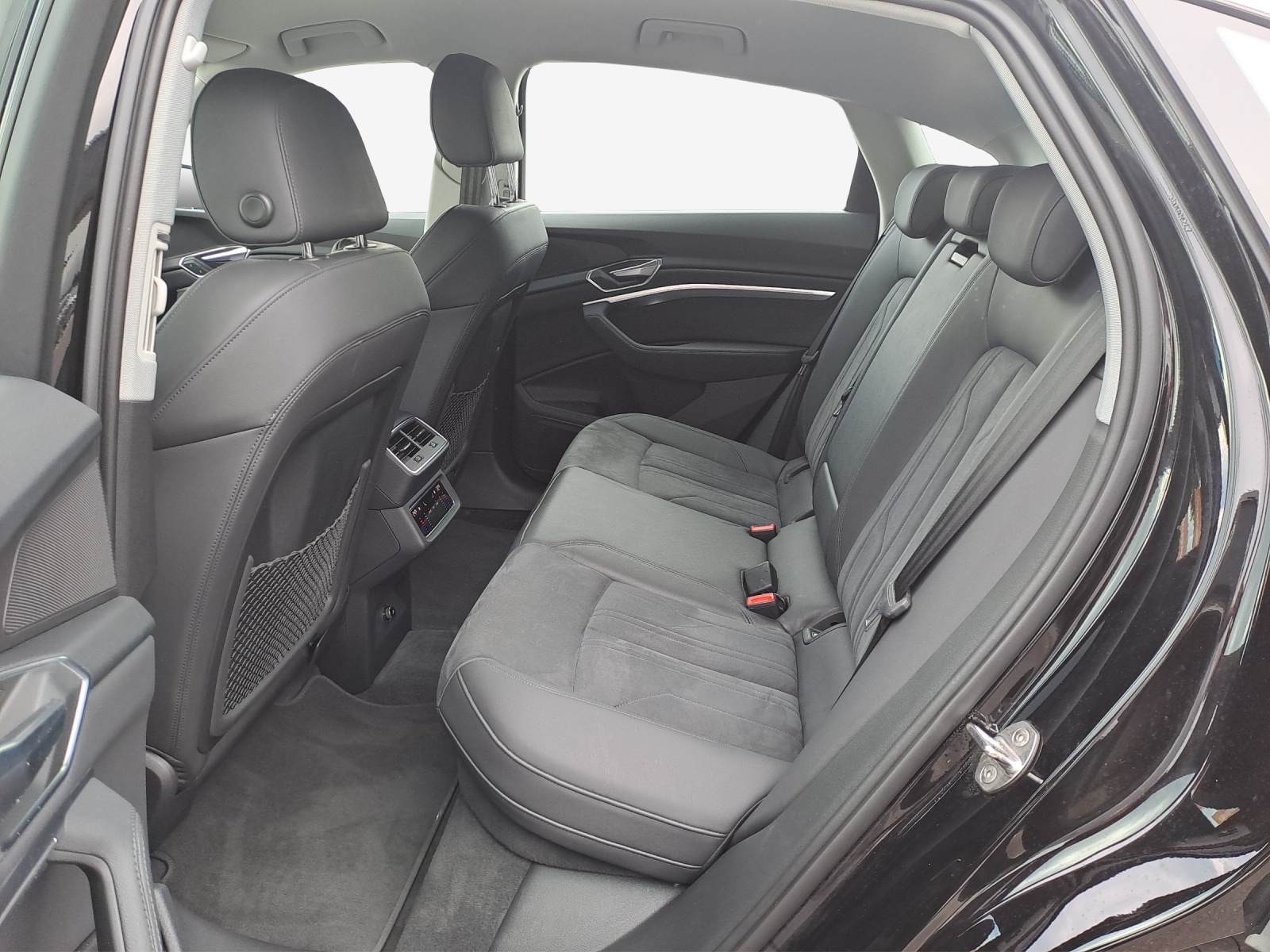 AUDI e-tron 55 Sportback quattro-image-8