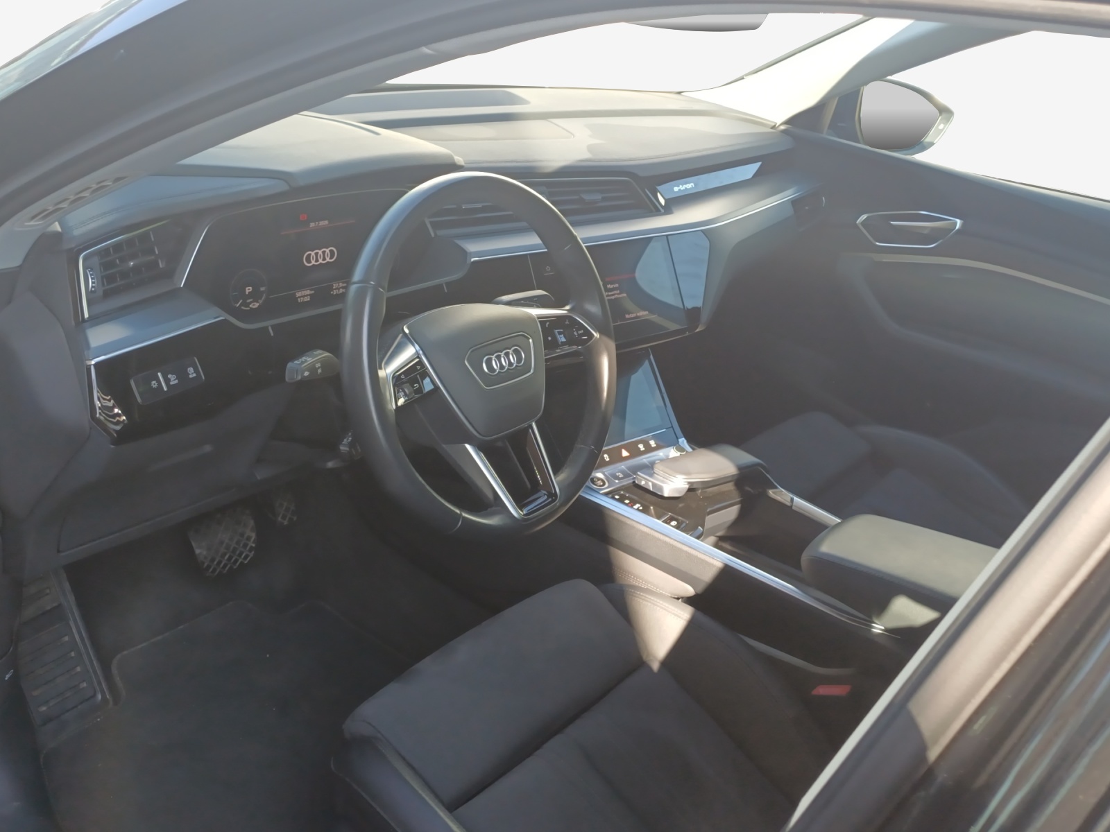 AUDI e-tron 55 Sportback quattro-image-7
