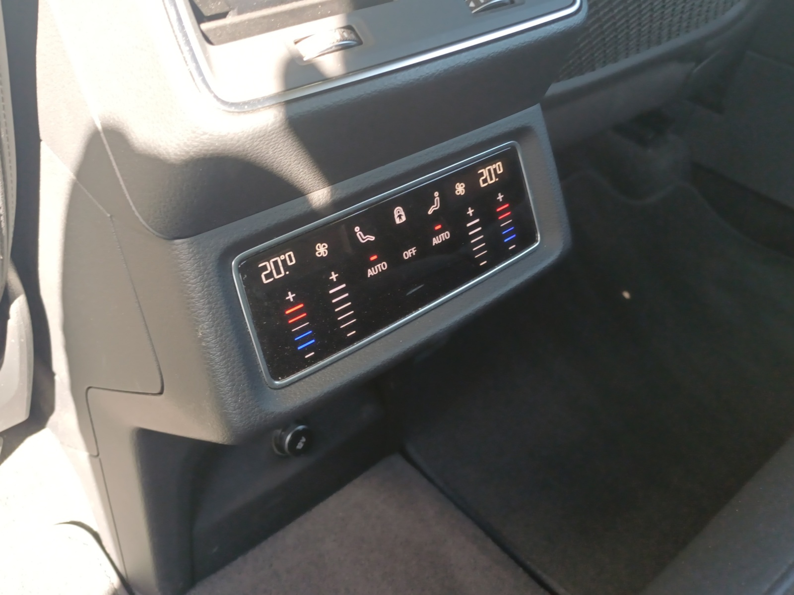 AUDI e-tron 55 Sportback quattro-image-13