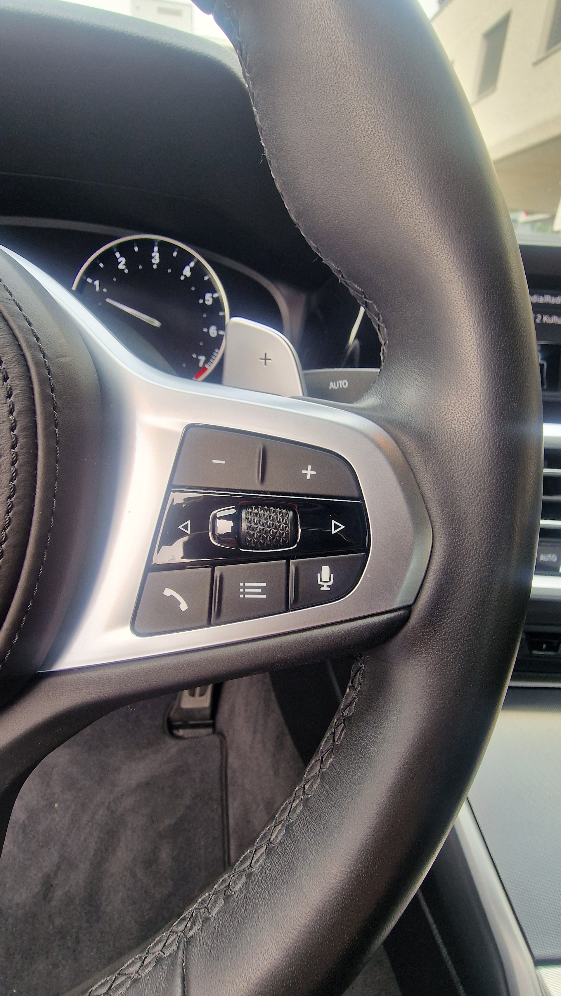 BMW M340i xDrive-image-23