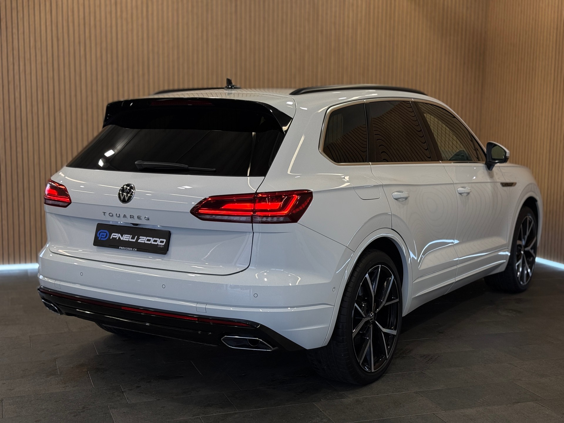 VW Touareg 3.0 TDI R Line Tiptronic-image-3