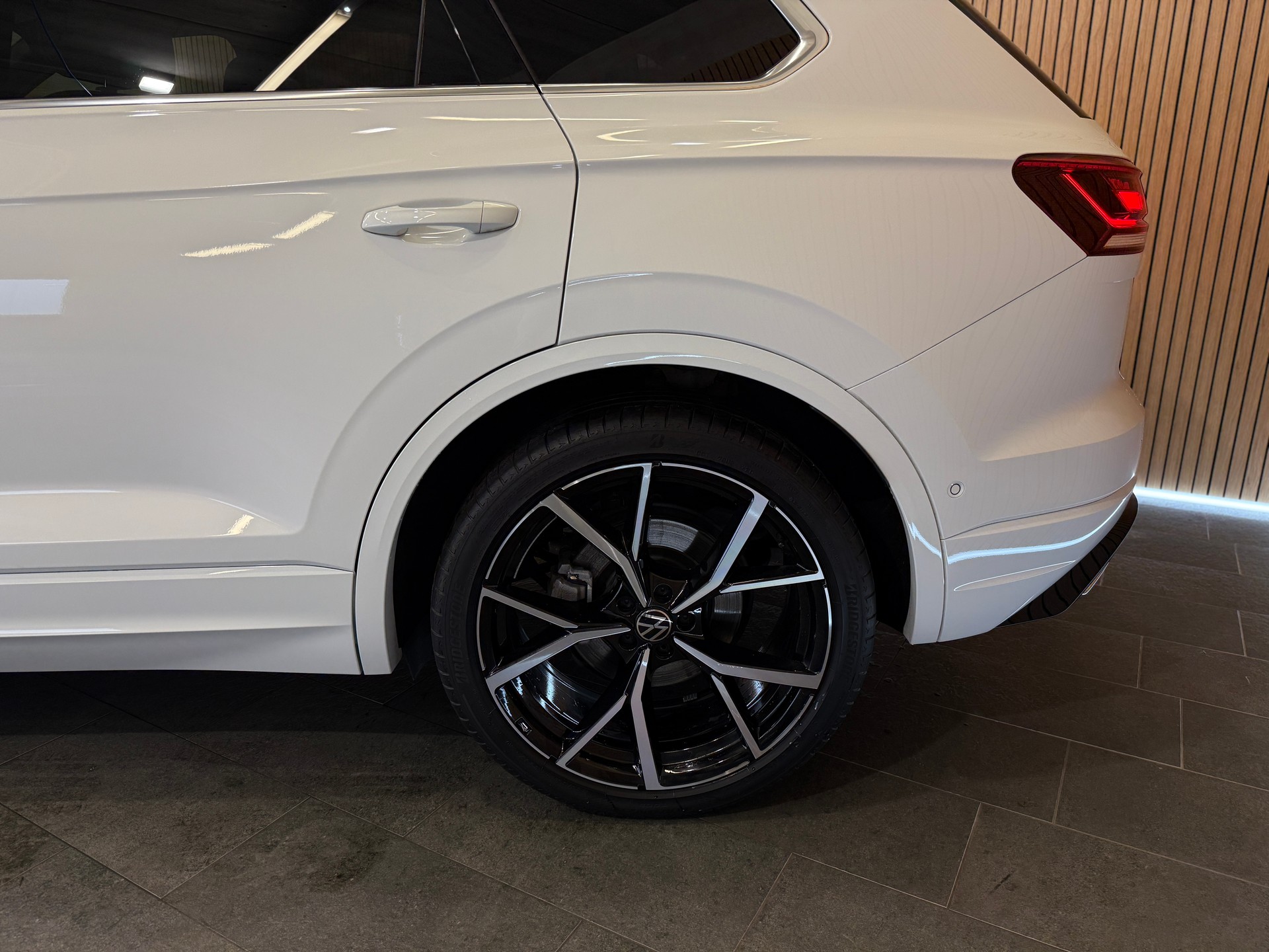 VW Touareg 3.0 TDI R Line Tiptronic-image-2
