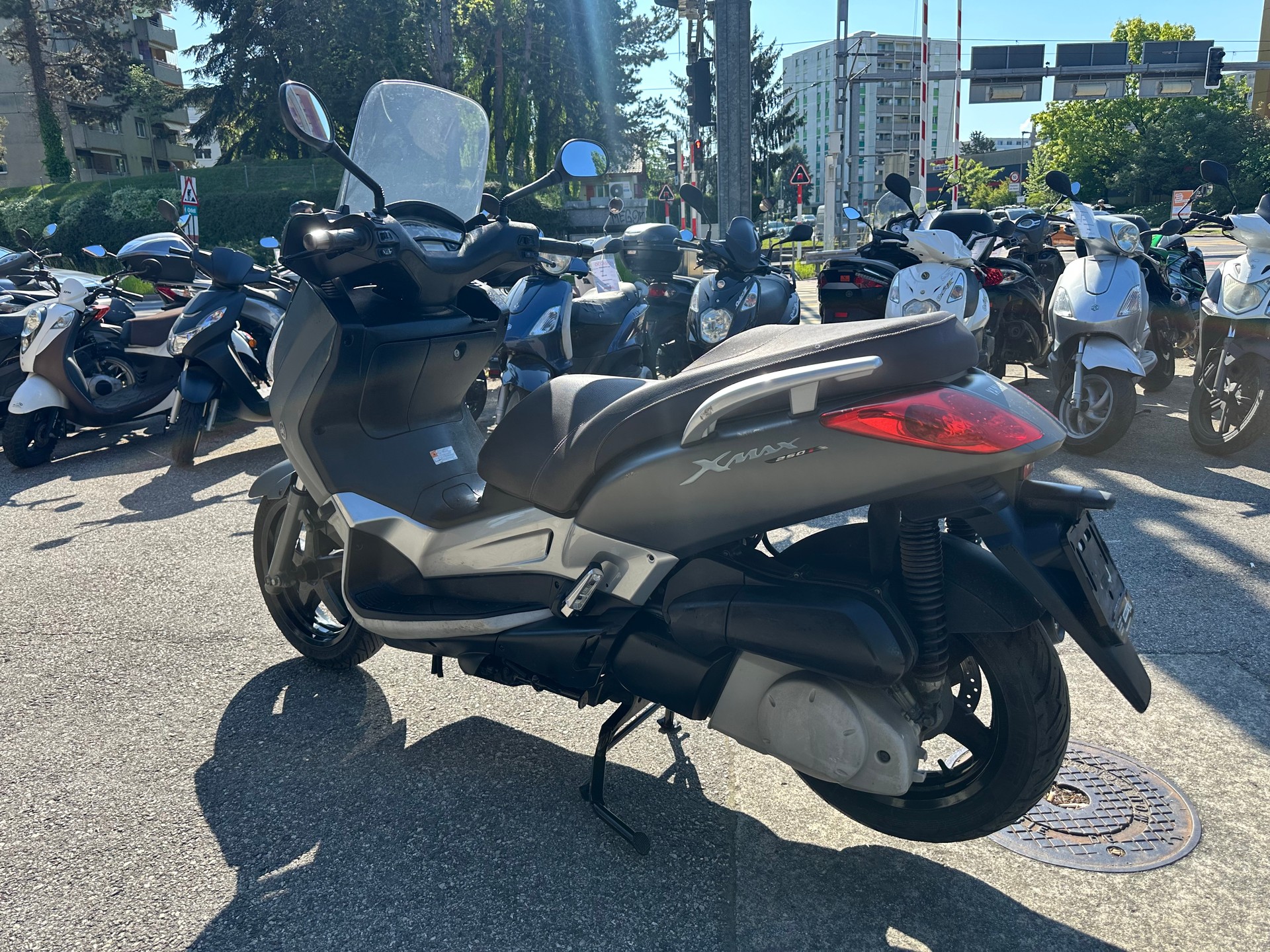 YAMAHA X-Max YP 250 R Black Max-image-3