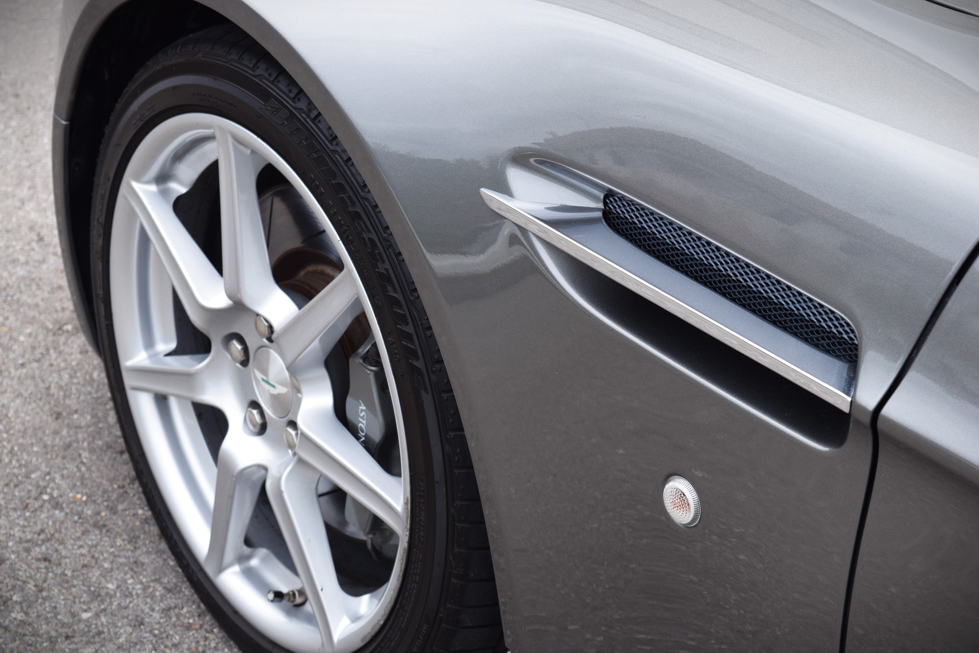 ASTON MARTIN V8 Vantage 4.3-image-7
