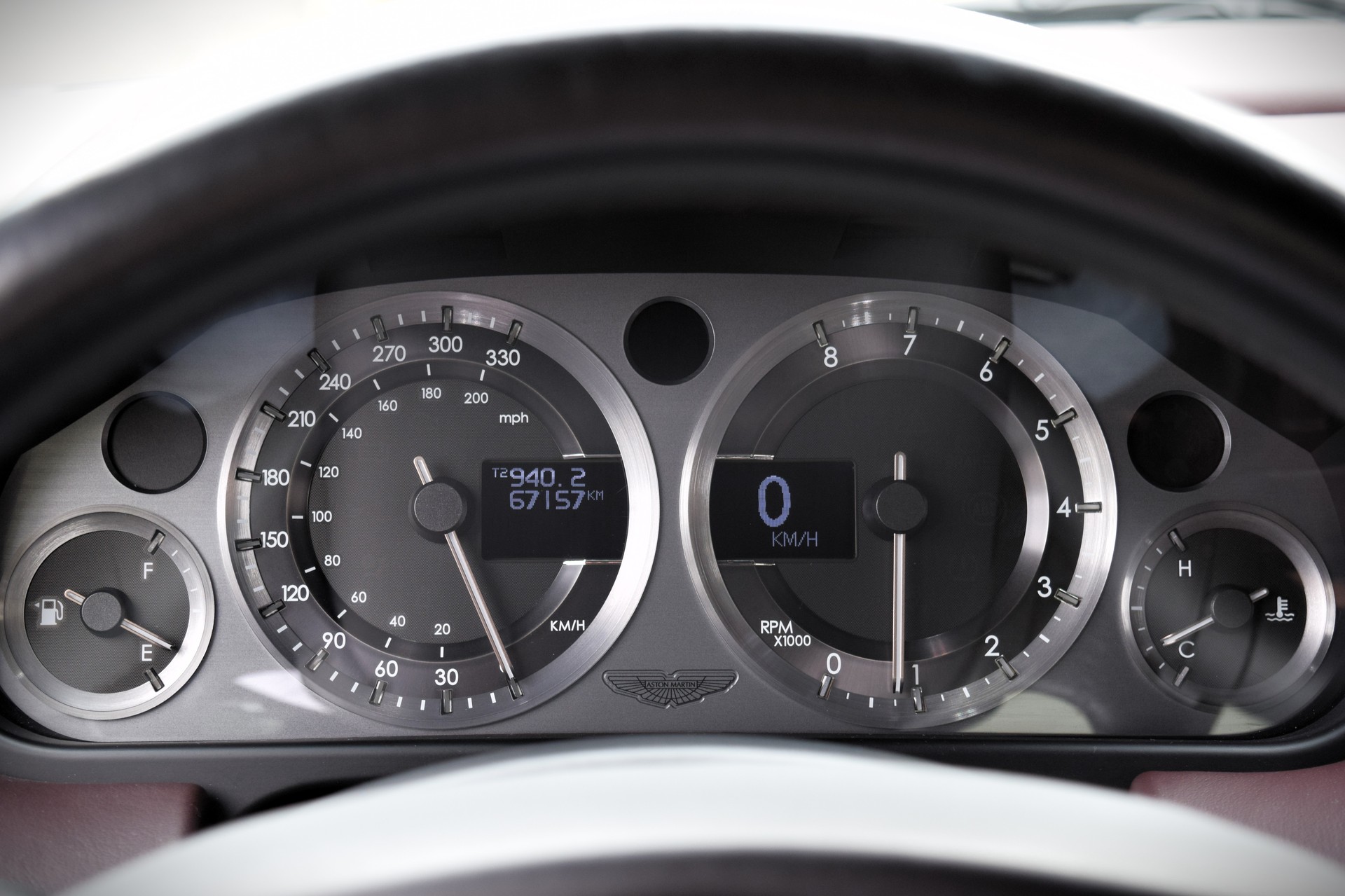 ASTON MARTIN V8 Vantage 4.3-image-3