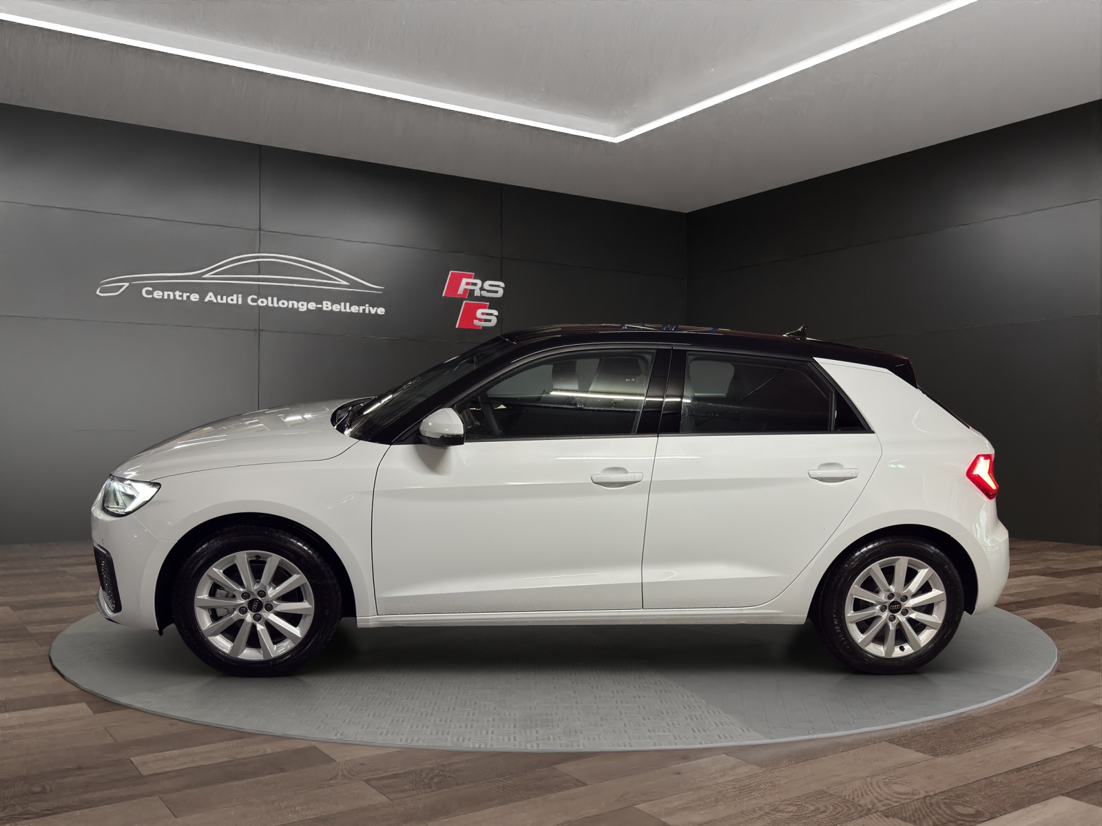 AUDI A1 Sportback 30 TFSI Attraction S-tronic-image-2