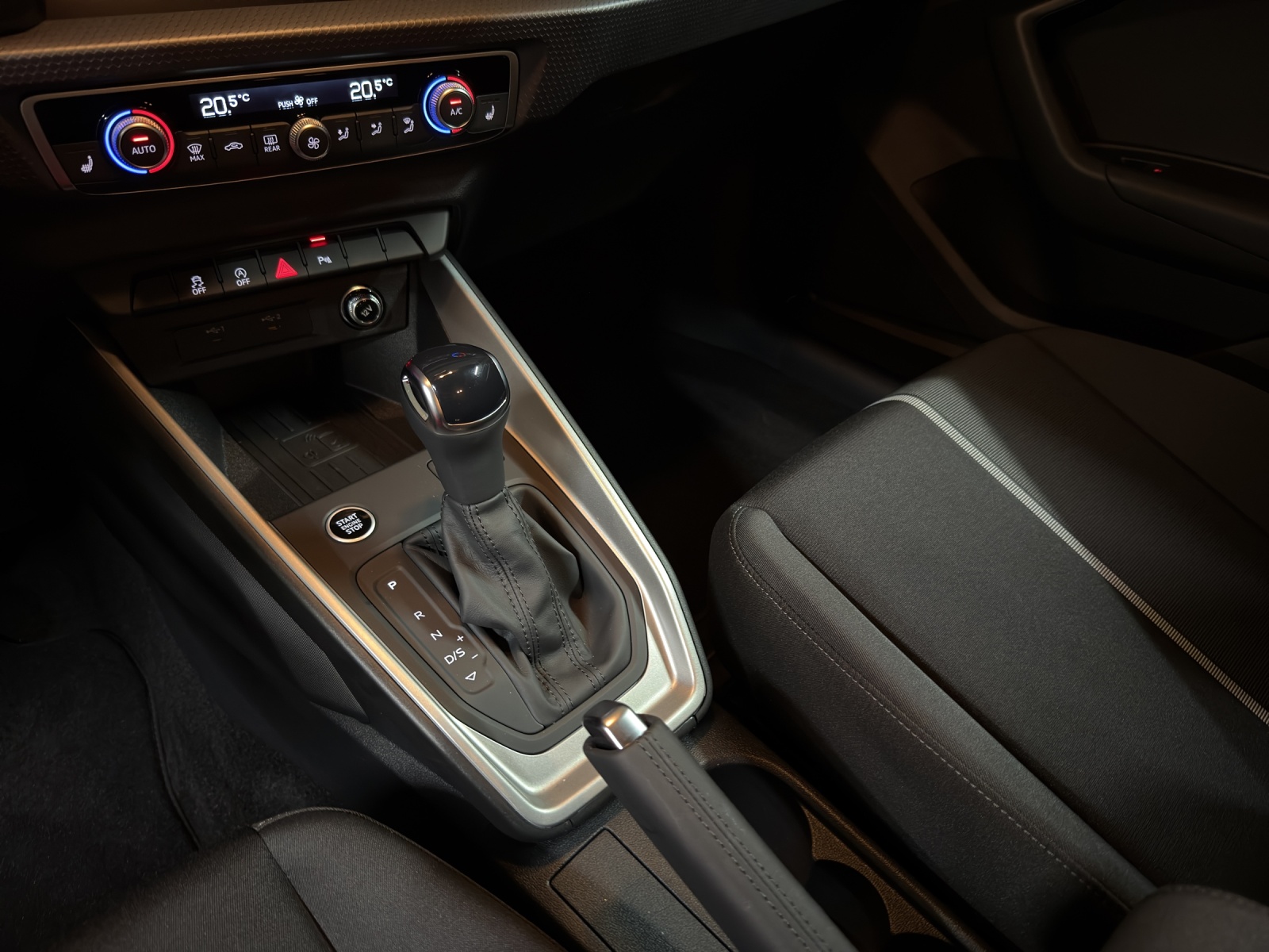 AUDI A1 Sportback 30 TFSI Attraction S-tronic-image-11
