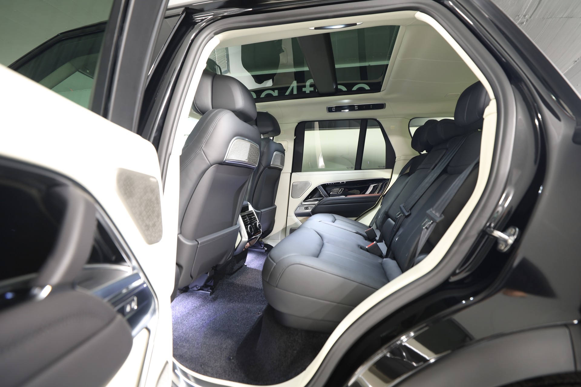 LAND ROVER Range Rover P550e Si6 PHEV Autobiography Automatic-image-6