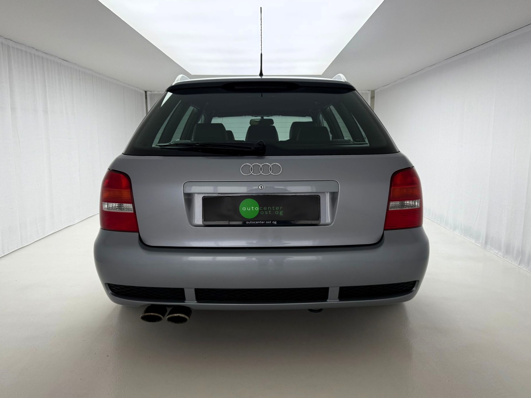 AUDI RS4 Avant quattro-image-5