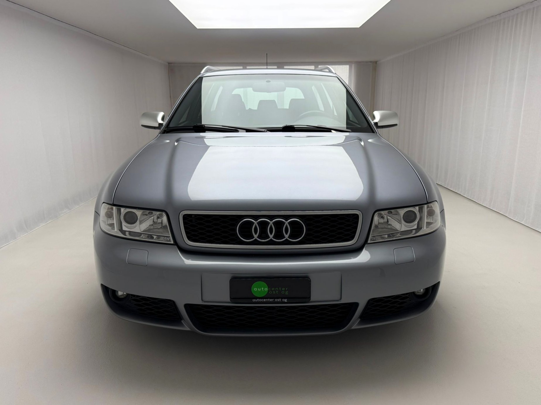 AUDI RS4 Avant quattro-image-4