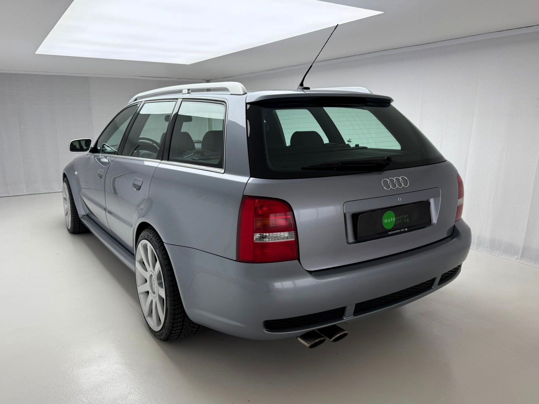 AUDI RS4 Avant quattro-showroom-element-2