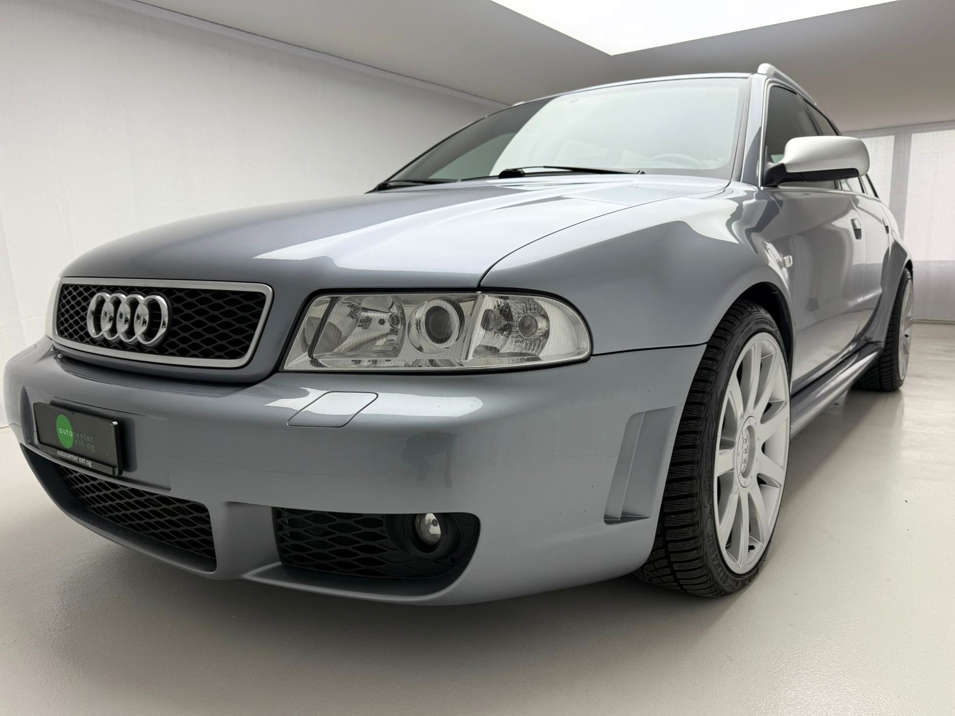 AUDI RS4 Avant quattro-image-8