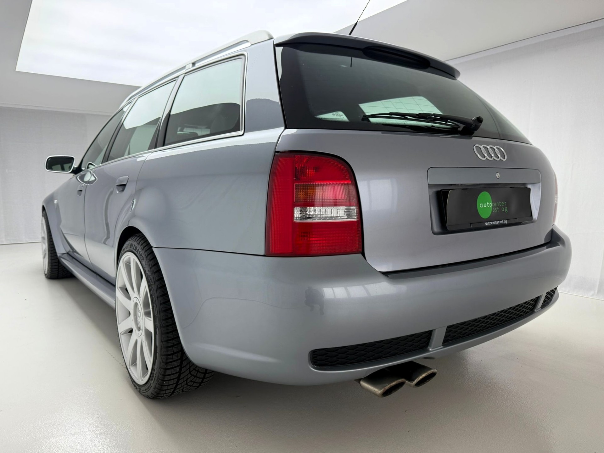 AUDI RS4 Avant quattro-image-9
