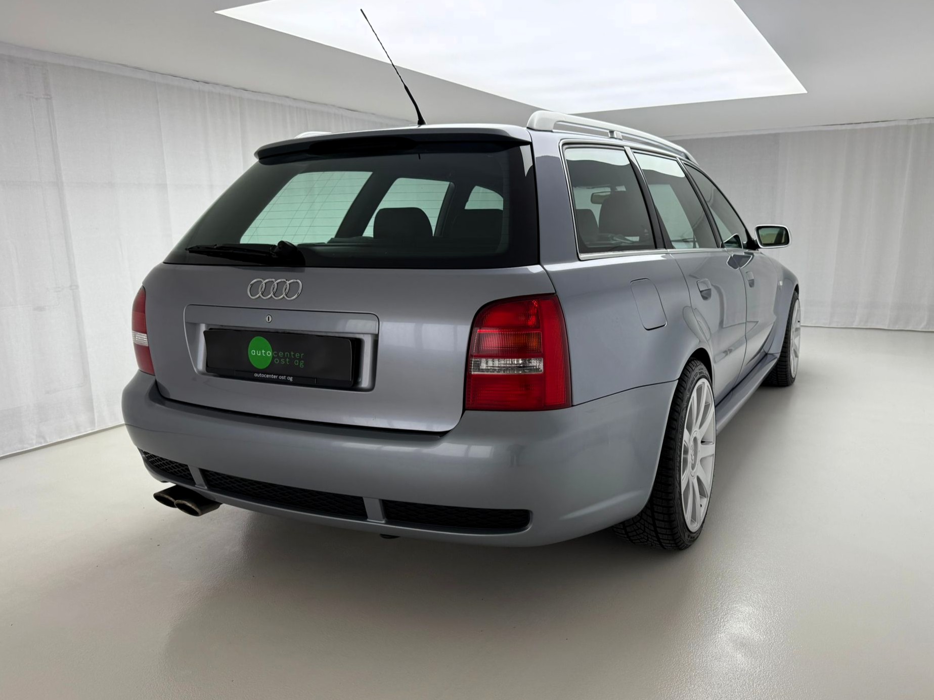AUDI RS4 Avant quattro-showroom-element-3