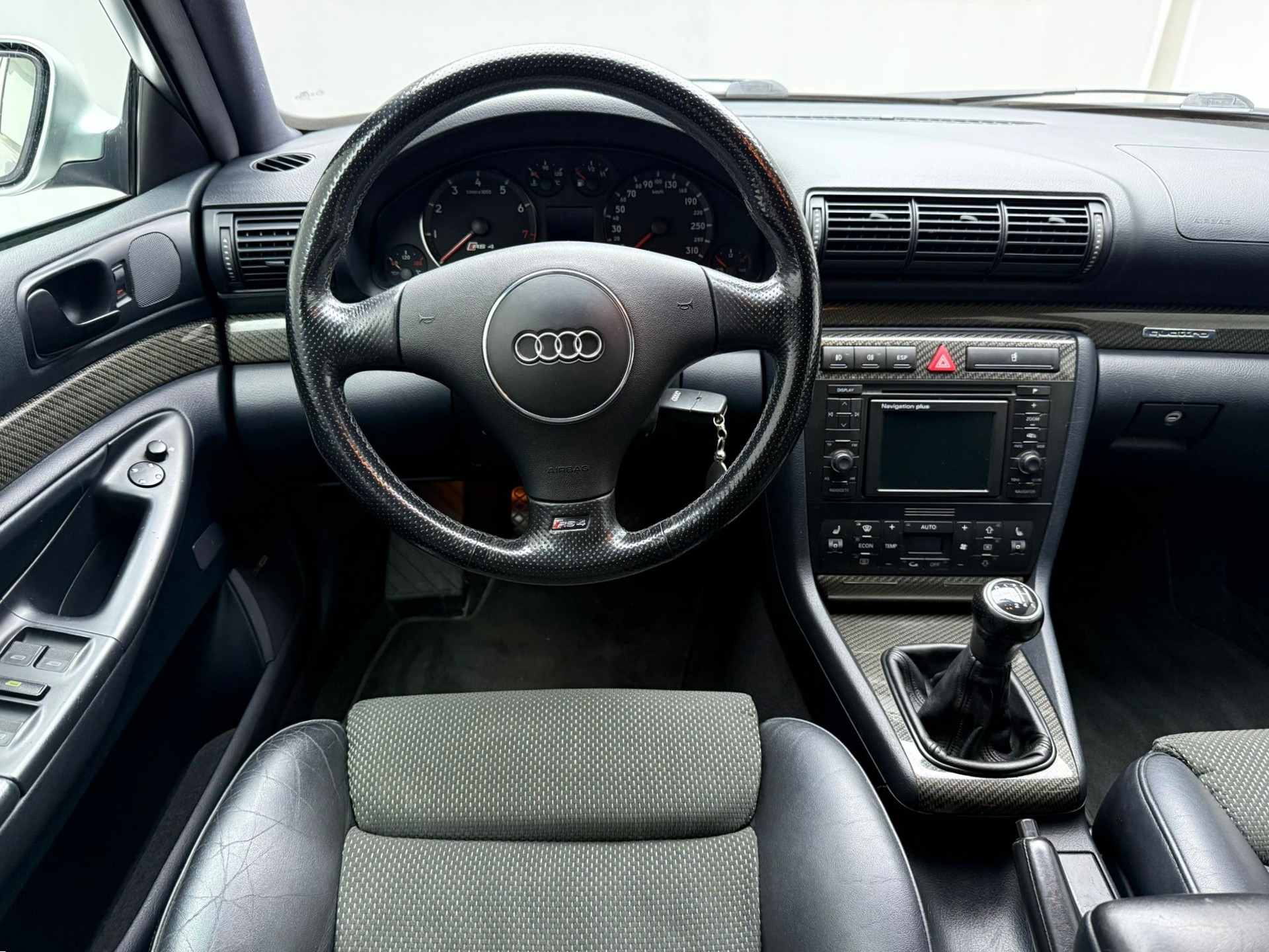 AUDI RS4 Avant quattro-image-18