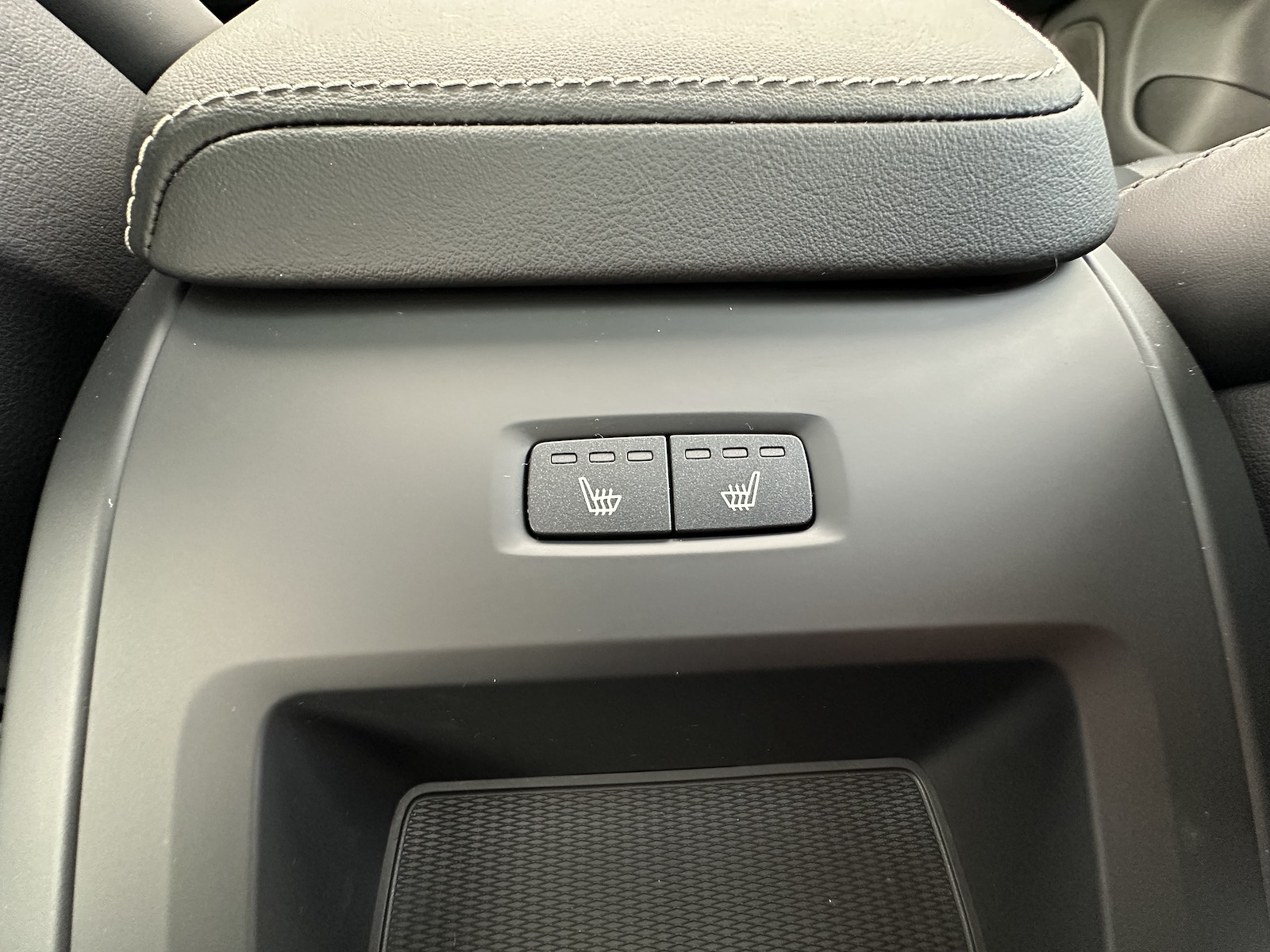 VOLVO XC60 2.0 T8 TE Black Edition eAWD-image-15