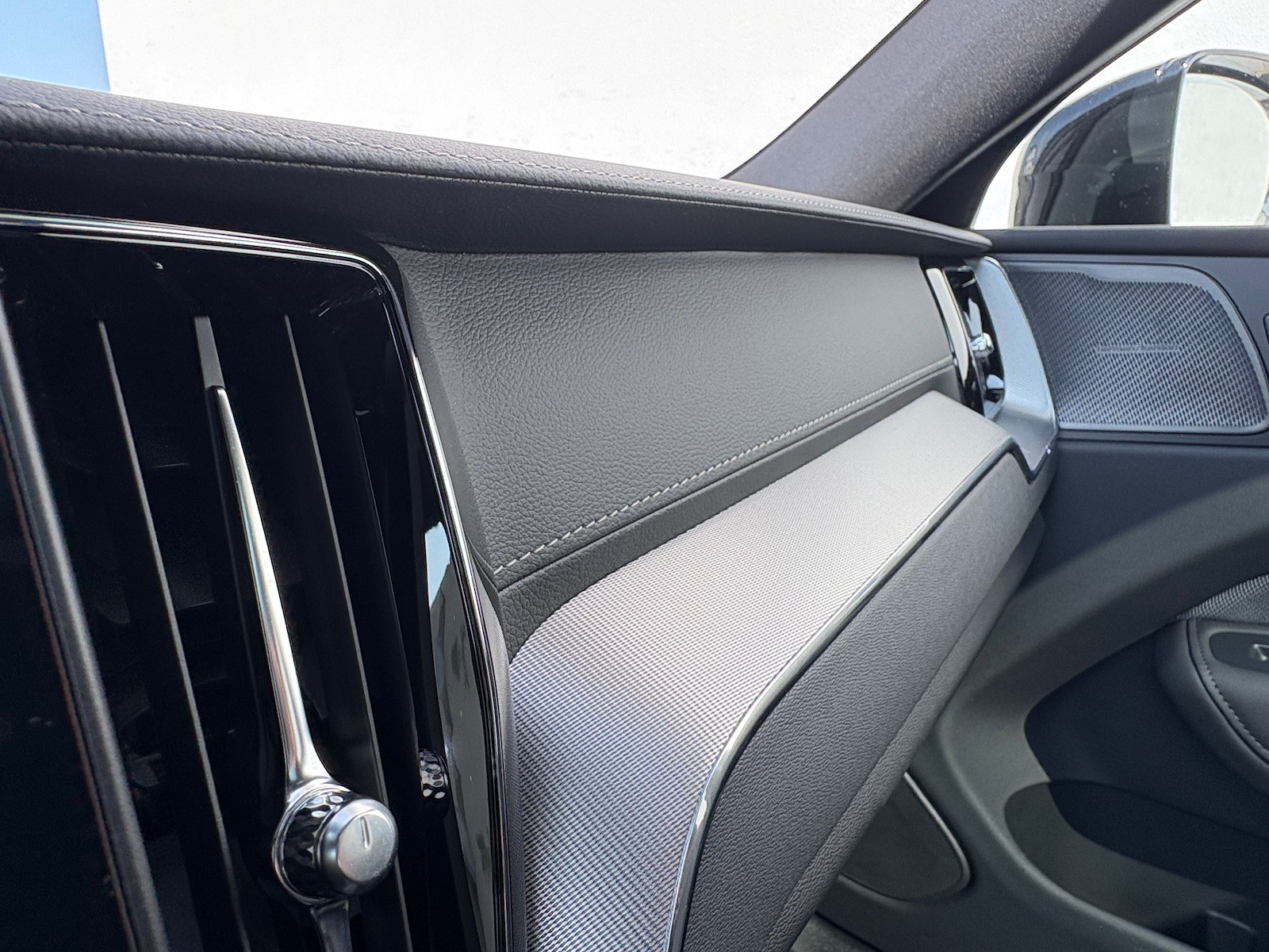 VOLVO XC60 2.0 T8 TE Black Edition eAWD-image-10