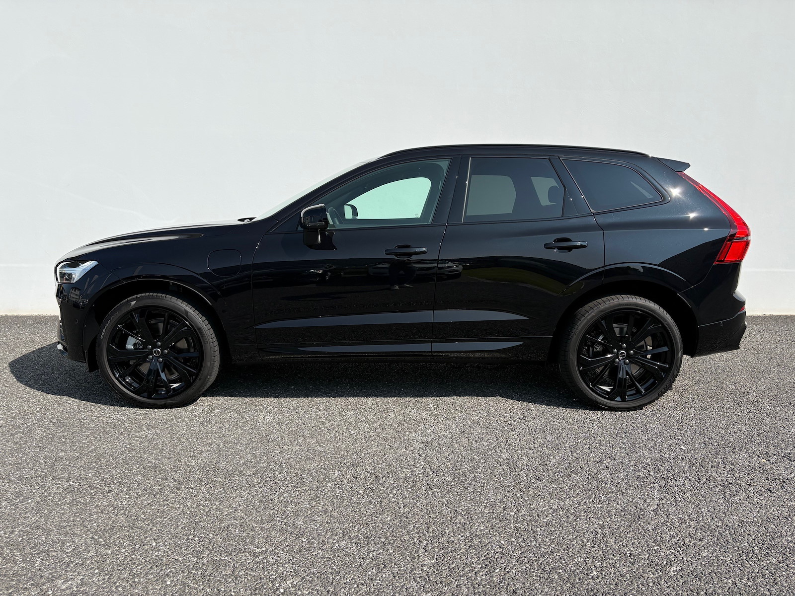 VOLVO XC60 2.0 T8 TE Black Edition eAWD-image-1