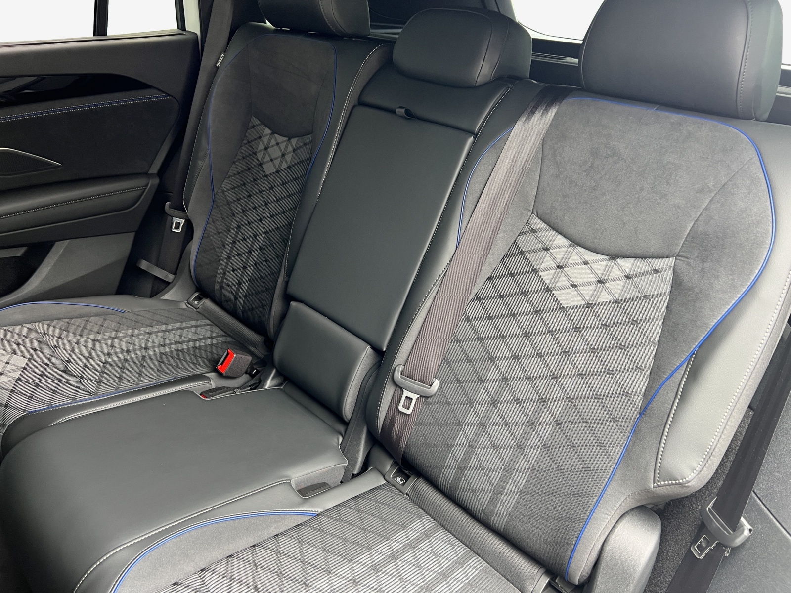 VW Tayron 2.0 TDI SCR R-Line 4Motion DSG-image-11